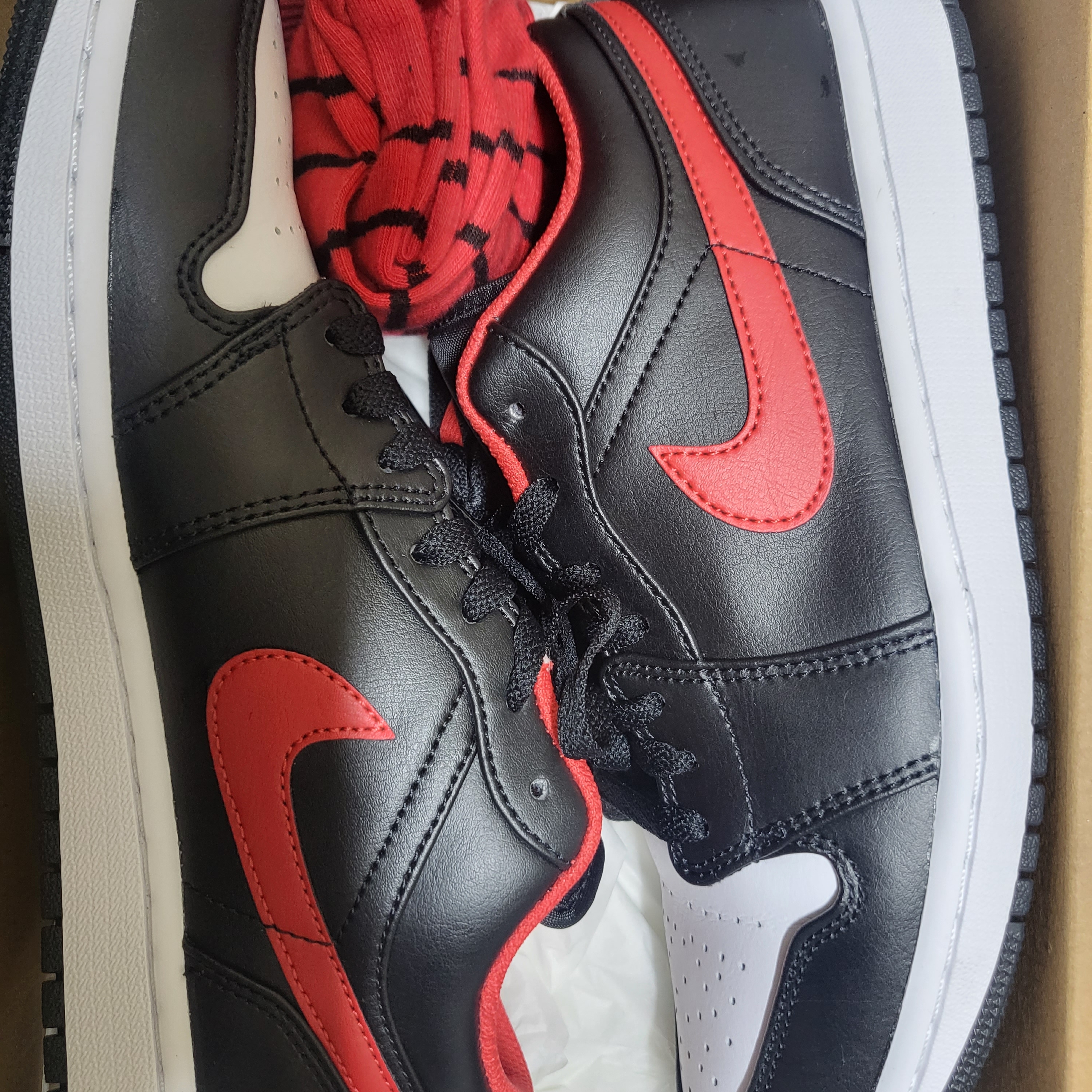 Jordan 1 Low Black Fire Red 착용 스타일