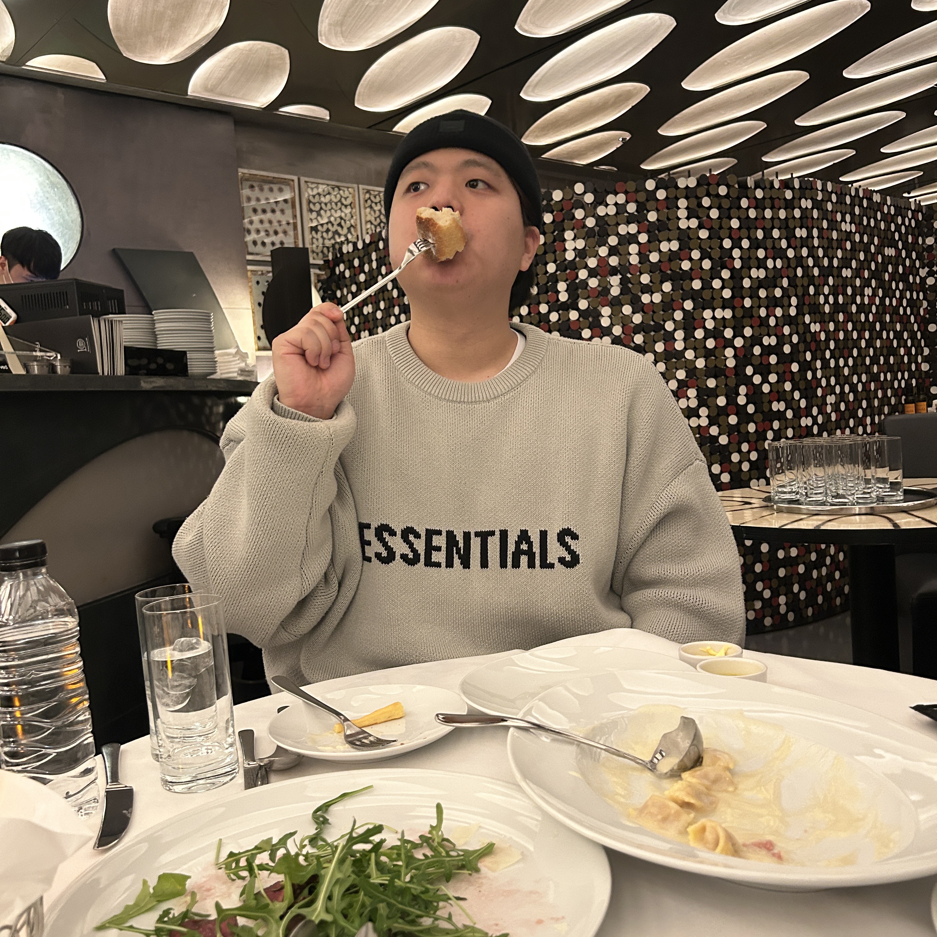 Essentials Knit Pullover Sweater Concrete - Ssense Exclusive, Acne Studios Large Face Logo Beanie Navy 착용 스타일 - 1