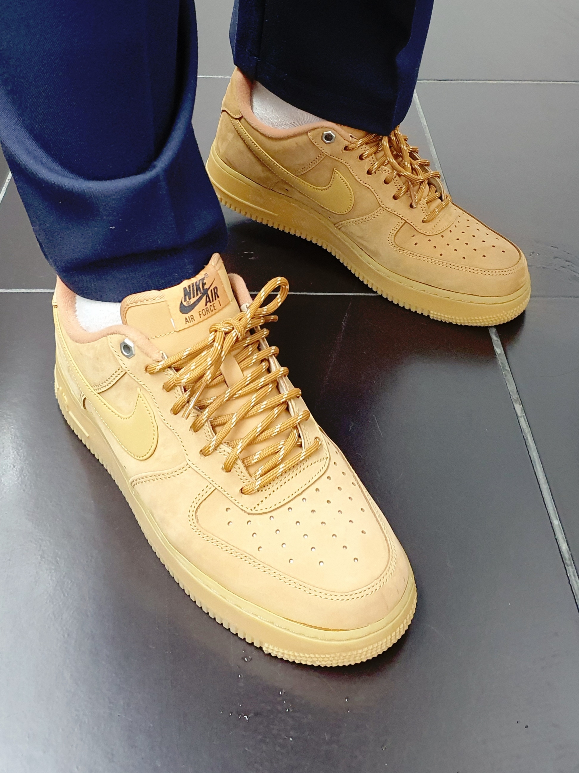 Nike Air Force 1 '07 WB Flax 착용 스타일 - 2