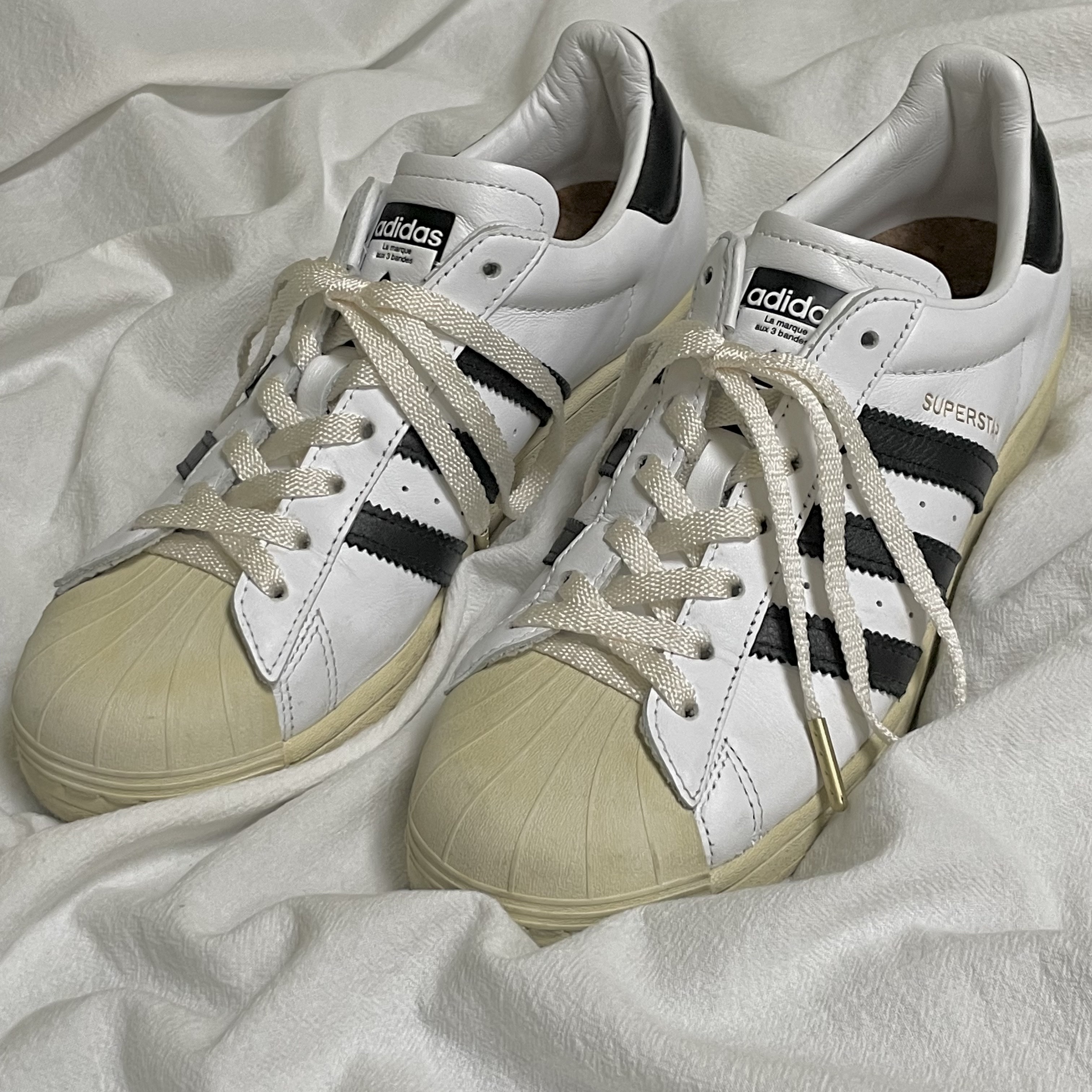 Adidas Superstar Premium White Black 착용 스타일