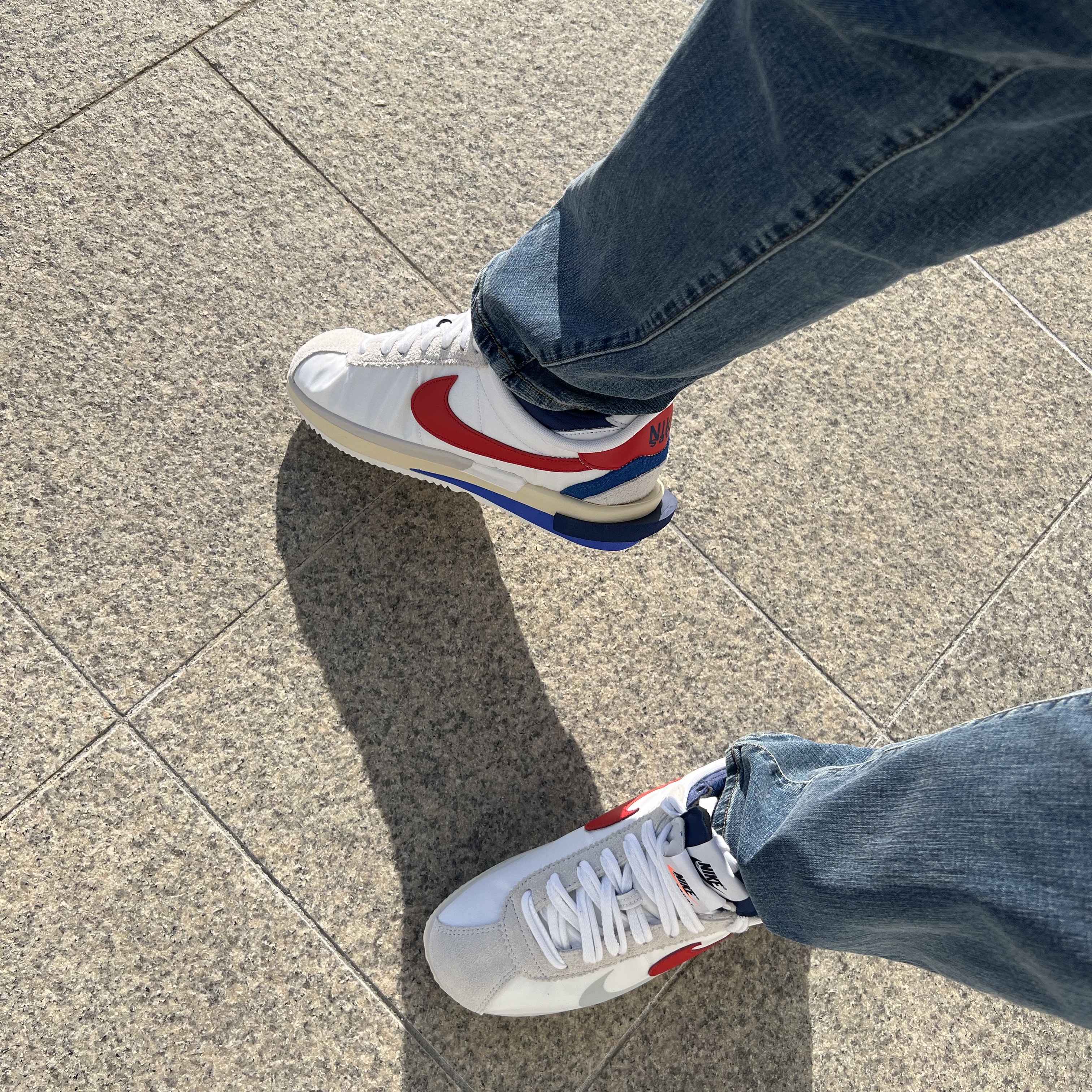 Nike x Sacai Zoom Cortez SP White and University Red 착용 스타일 - 2