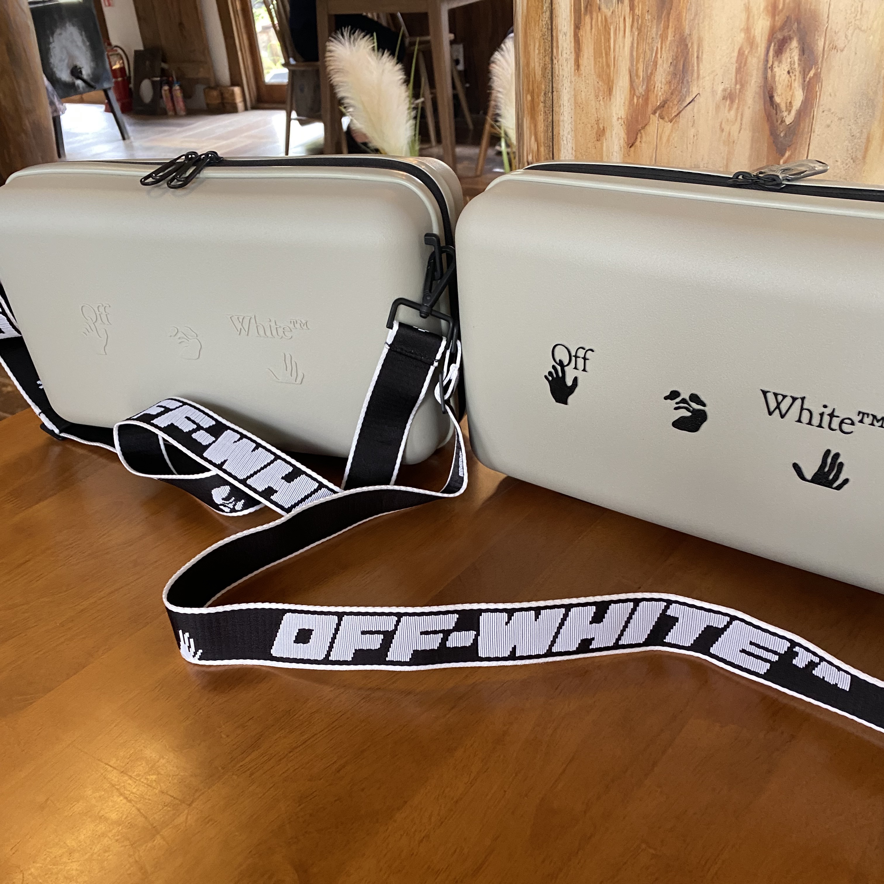 Off-White x Amore Pacific Protection Box (Without Cosmetics) 착용 스타일