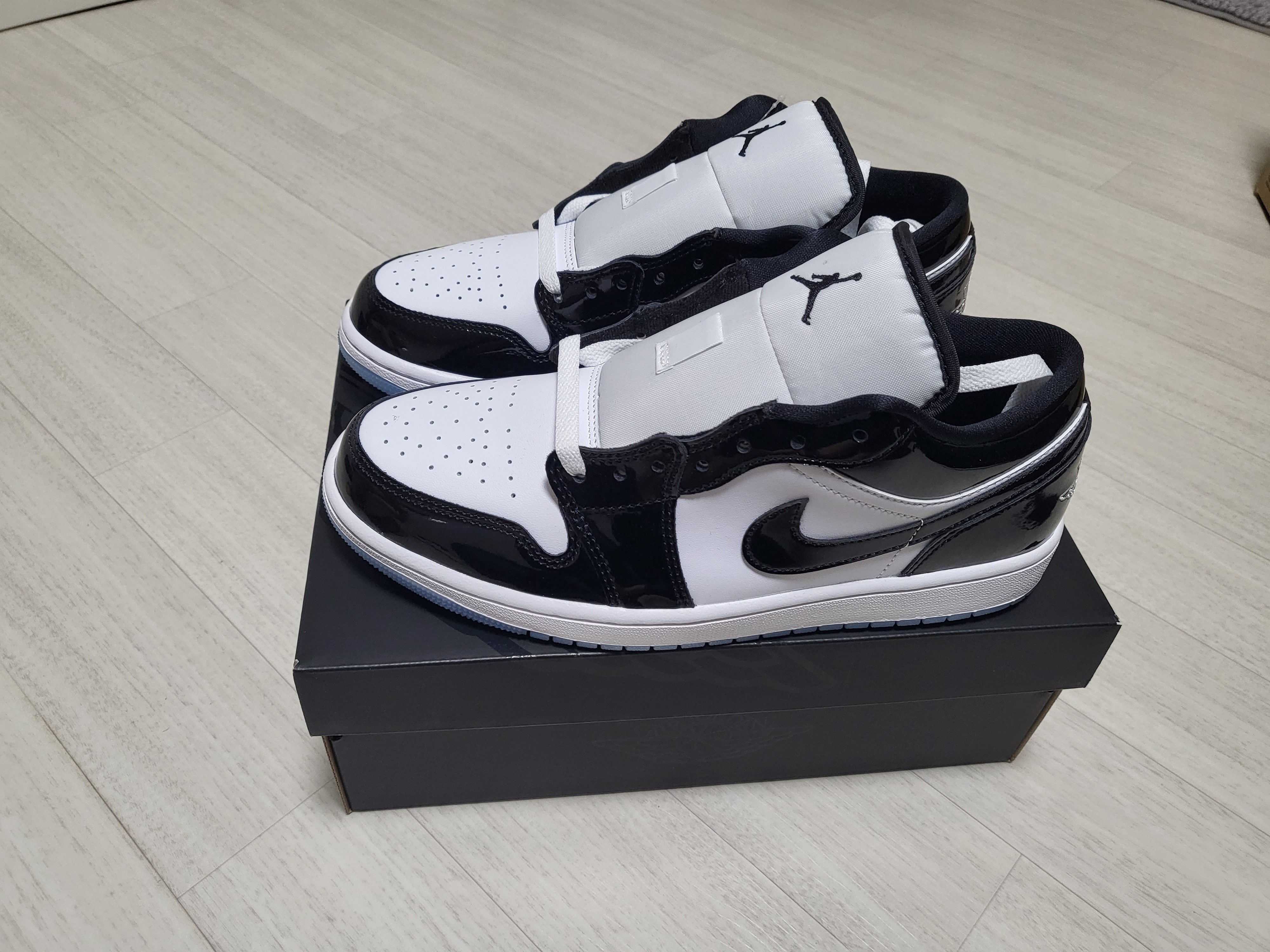 Jordan 1 Low SE Concord 착용 스타일 - 1