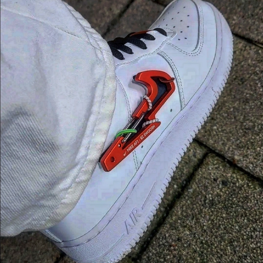 Nike Air Force 1 '07 PRM Carabiner Red 착용 스타일