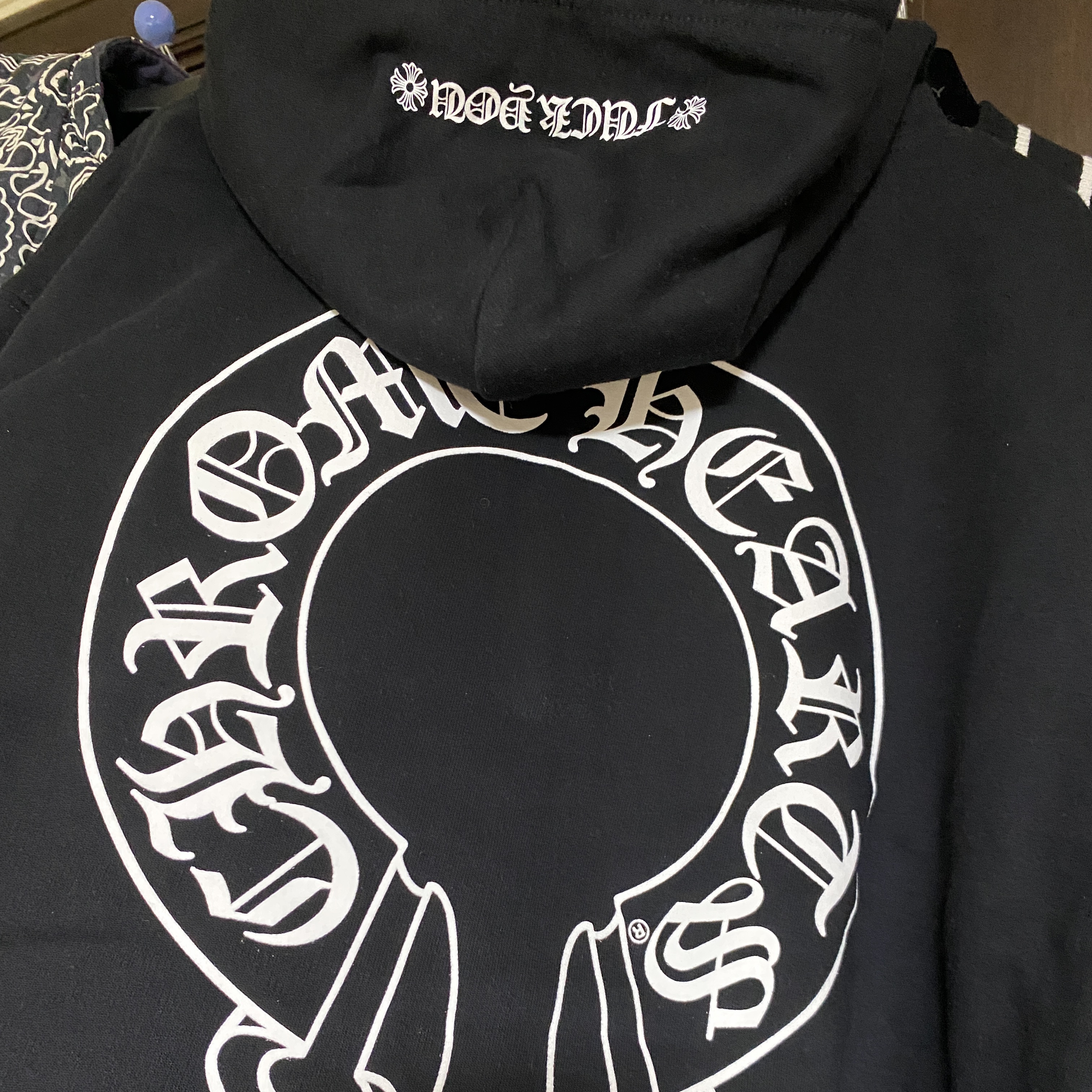 Chrome Hearts Horseshoe Floral Fuck You Logo Heavyweight Zip-Up Hoodie Black 착용 스타일