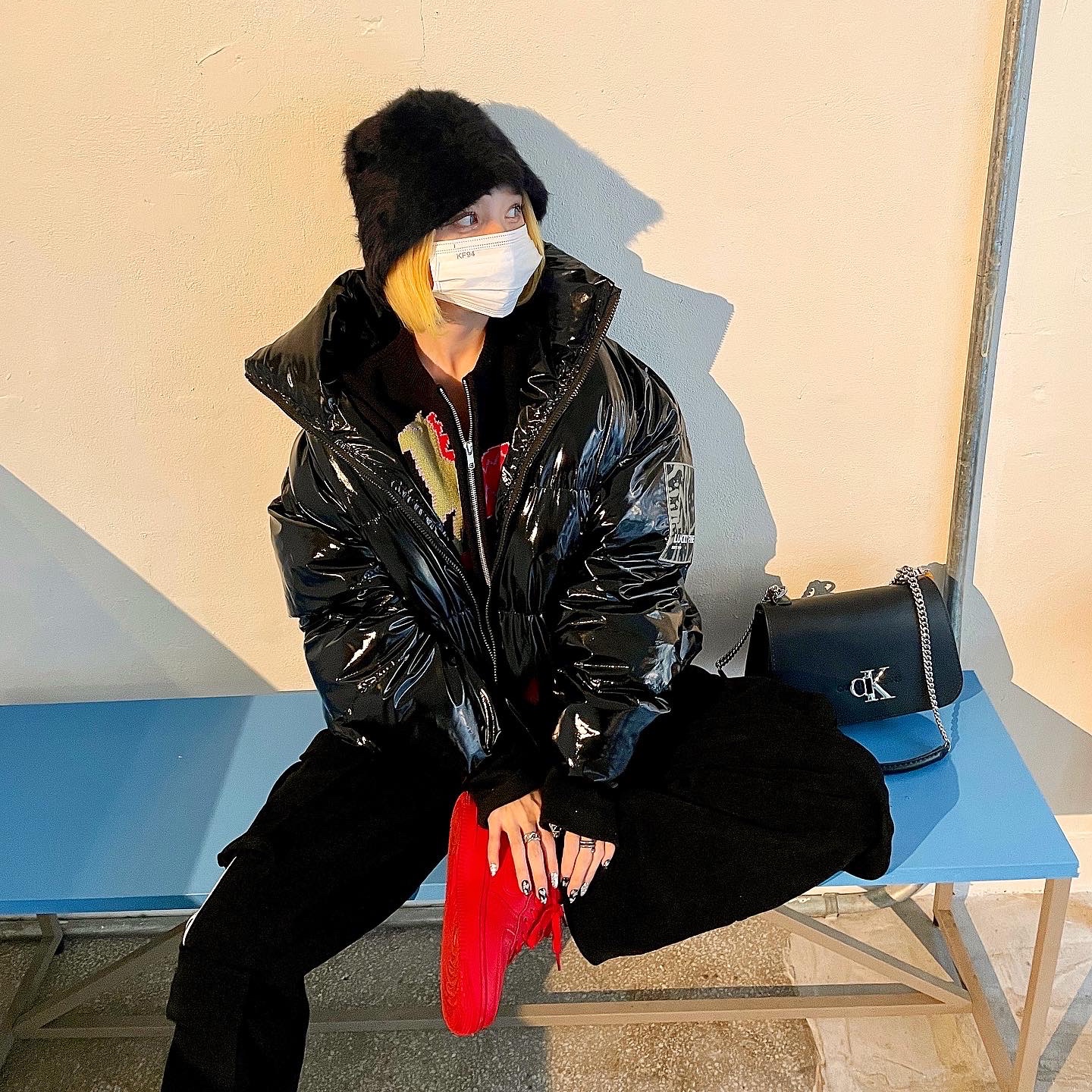 Nike Air Force 1 '07 LV8 Low 1 Triple Red 착용 스타일 - 3