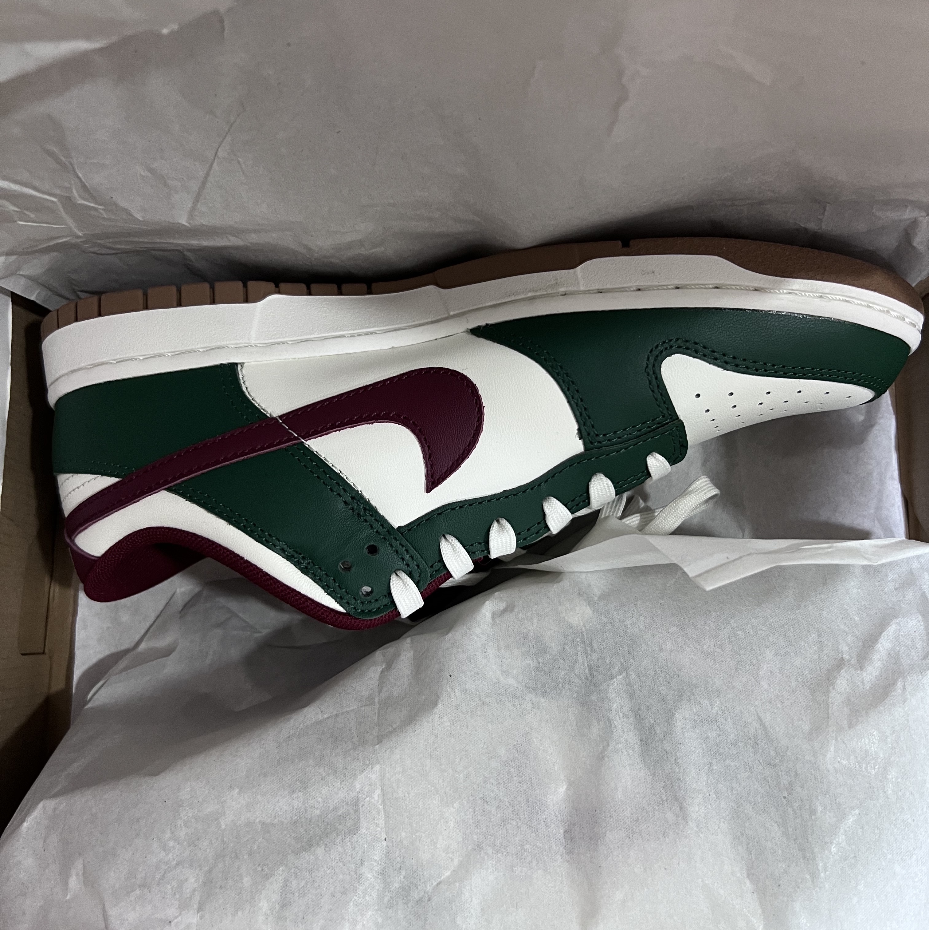 Nike Dunk Low George Green and Team Red 착용 스타일 - 2