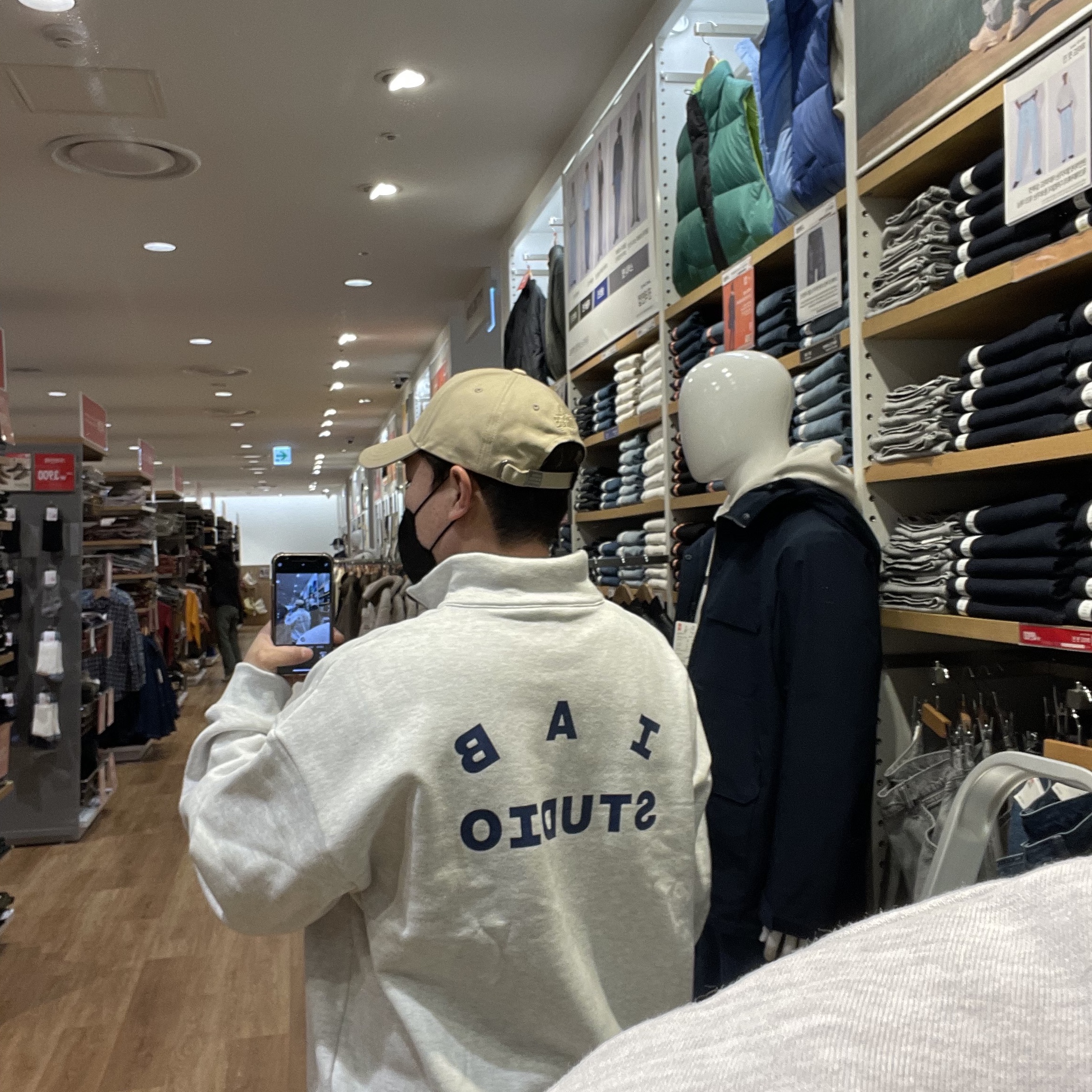 IAB Studio Half Zip Pullover Light Gray 착용 스타일 - 2