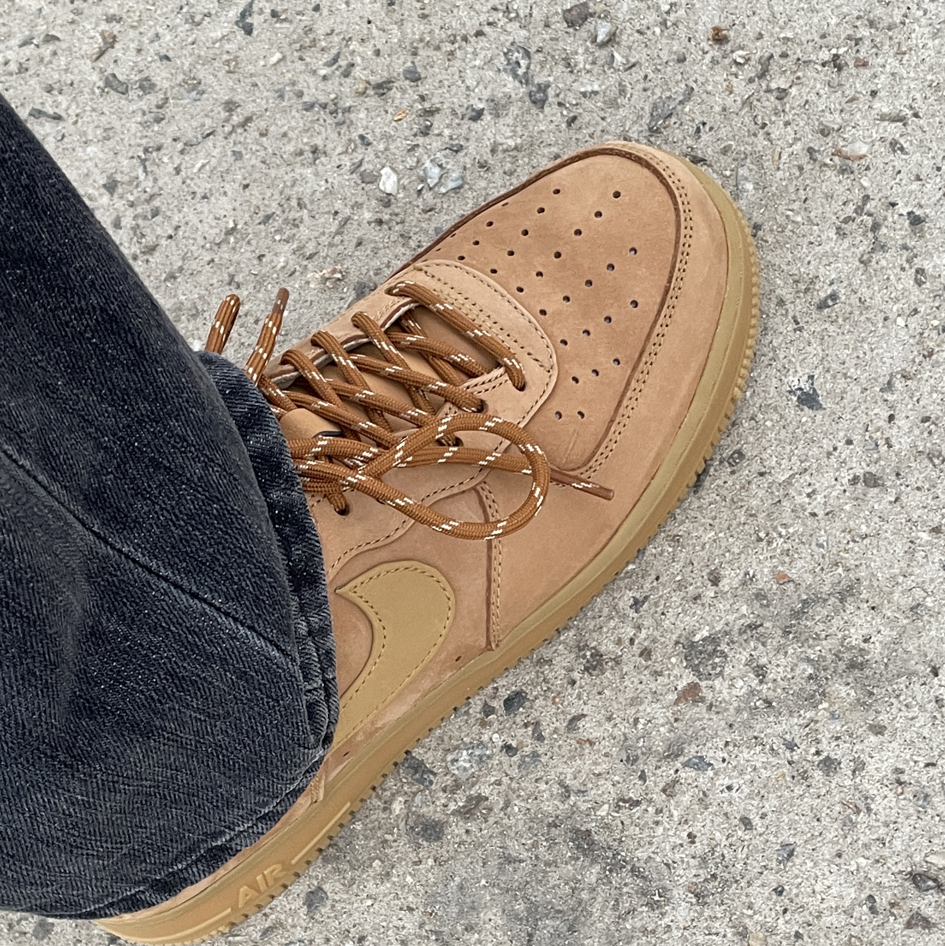 Nike Air Force 1 '07 WB Flax 착용 스타일 - 1