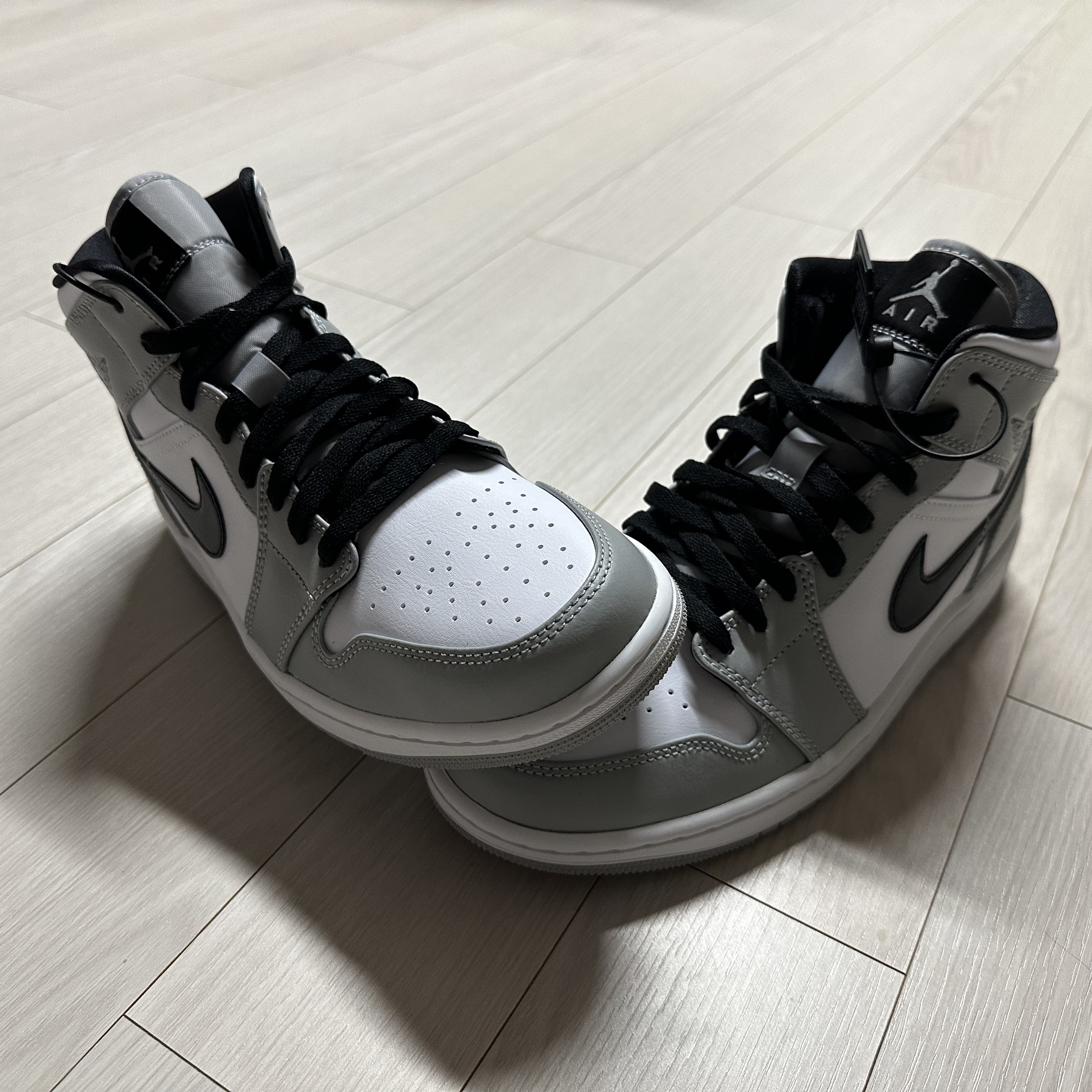 Jordan 1 Mid Light Smoke Grey 착용 스타일 - 1