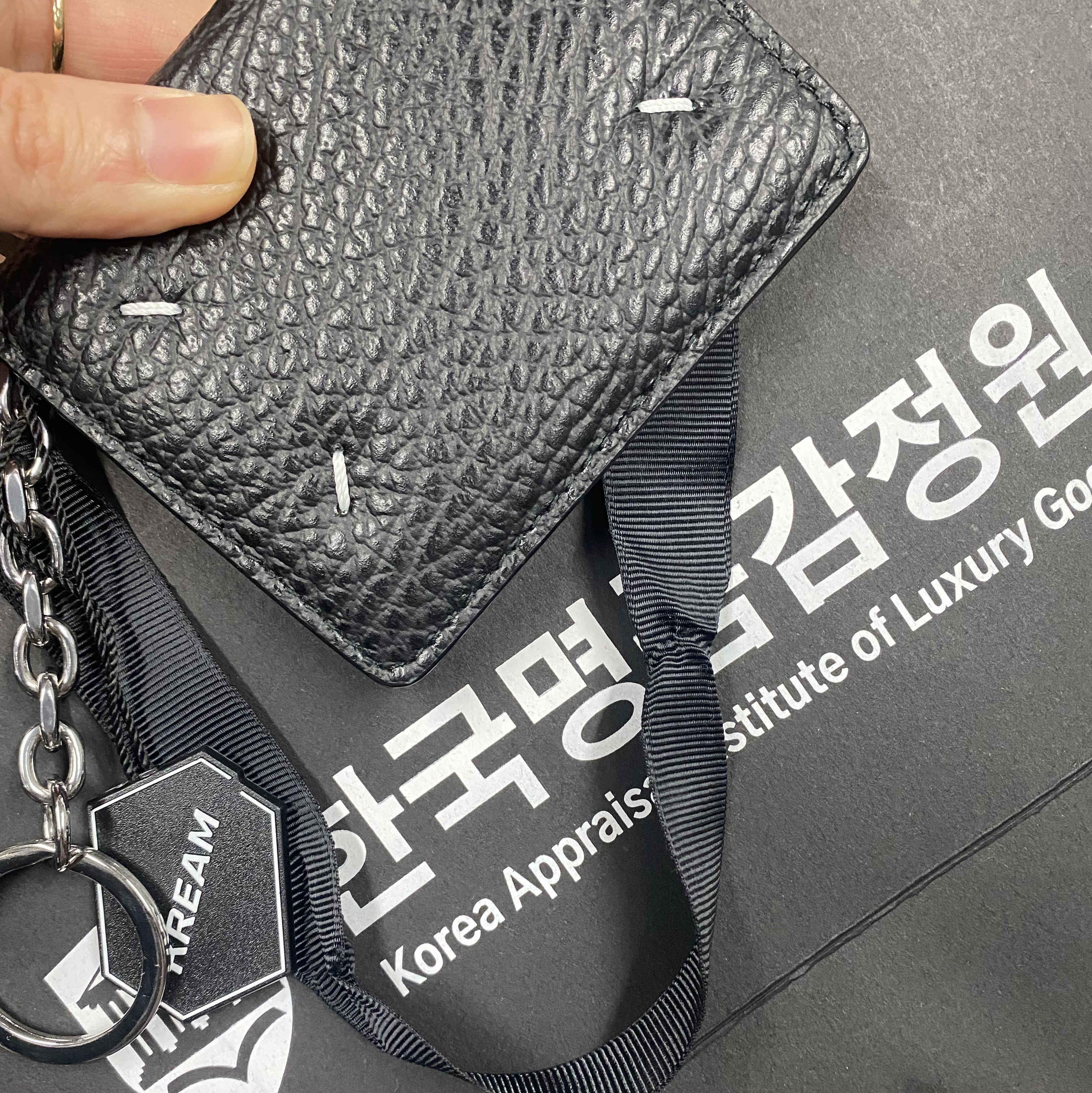 Maison Margiela Keyring Wallet Black 착용 스타일 - 2