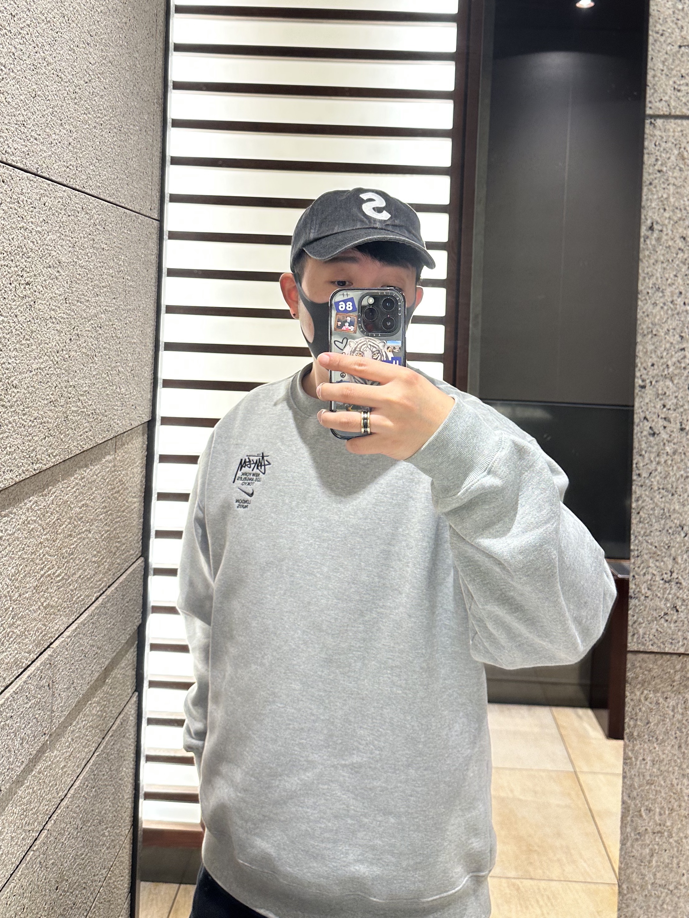 Nike x Stussy NRG ZR Fleece Crewneck Heather Grey - US/EU, Supreme Kevlar Denim S Logo 6-Panel Black - 22SS 착용 스타일