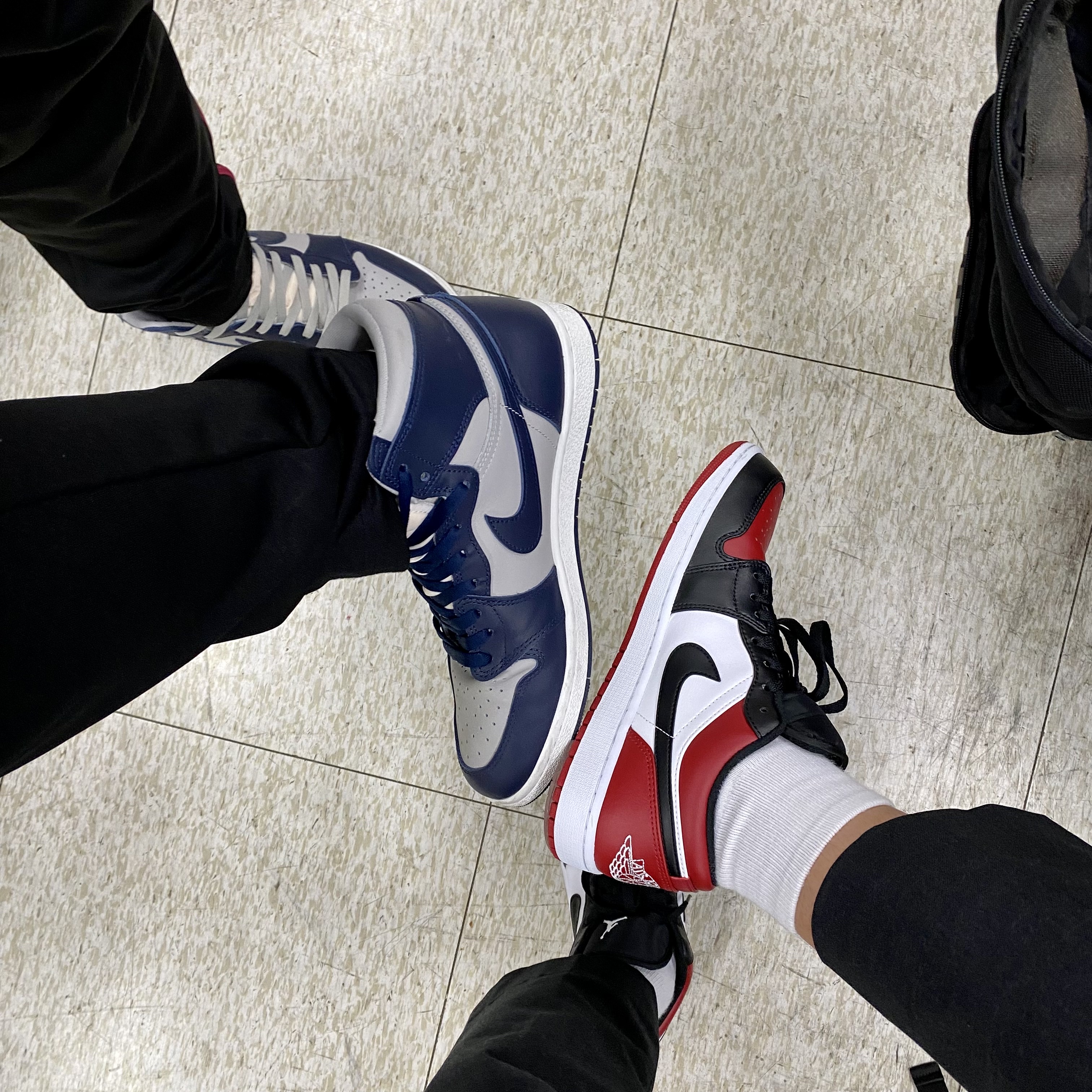 Jordan 1 Low Bred Toe, Jordan 1 High 85 College Navy 착용 스타일
