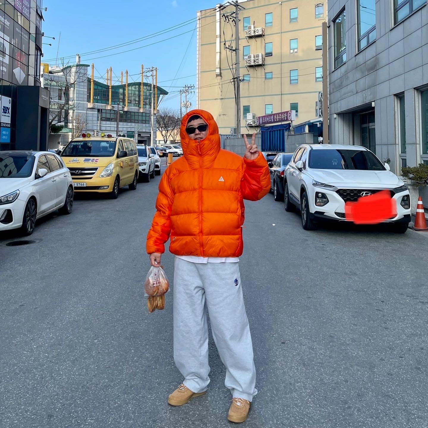Nike x Supreme Air Force 1 Low Flax, Nike ACG Therma-Fit ADV Lunar Lake Puffer Jacket Safety Orange - Asia 착용 스타일
