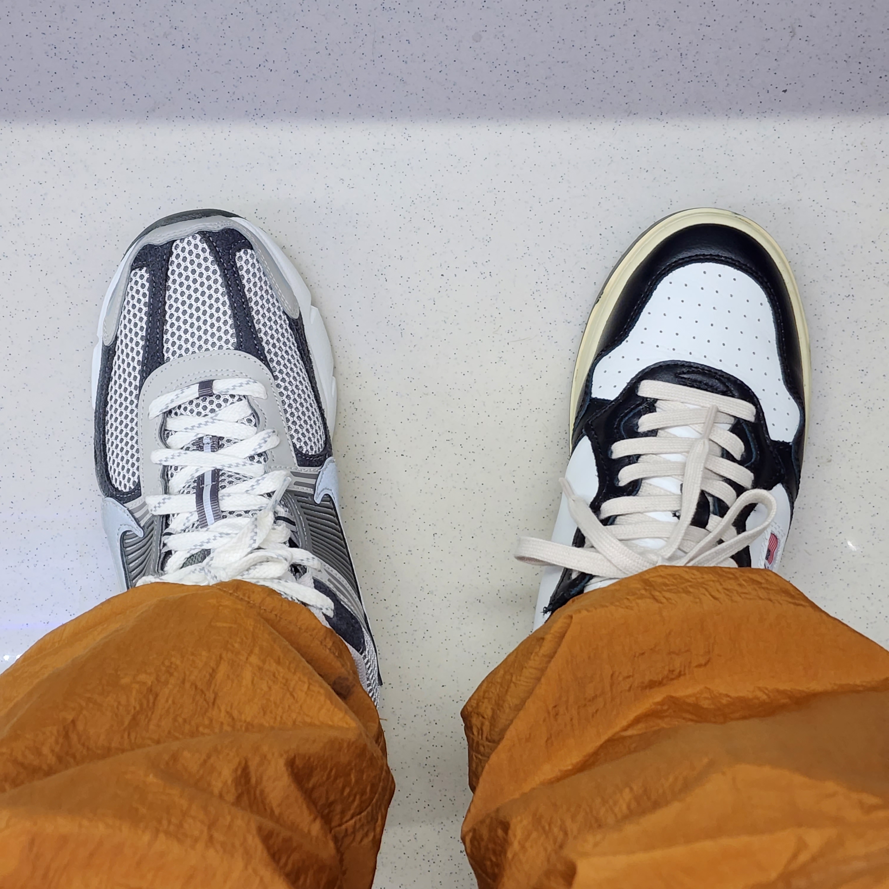 Nike Zoom Vomero 5 PRM Light Iron Ore and Flat Fewter, Autry Medalist Low Leather Sneakers Black White 착용 스타일