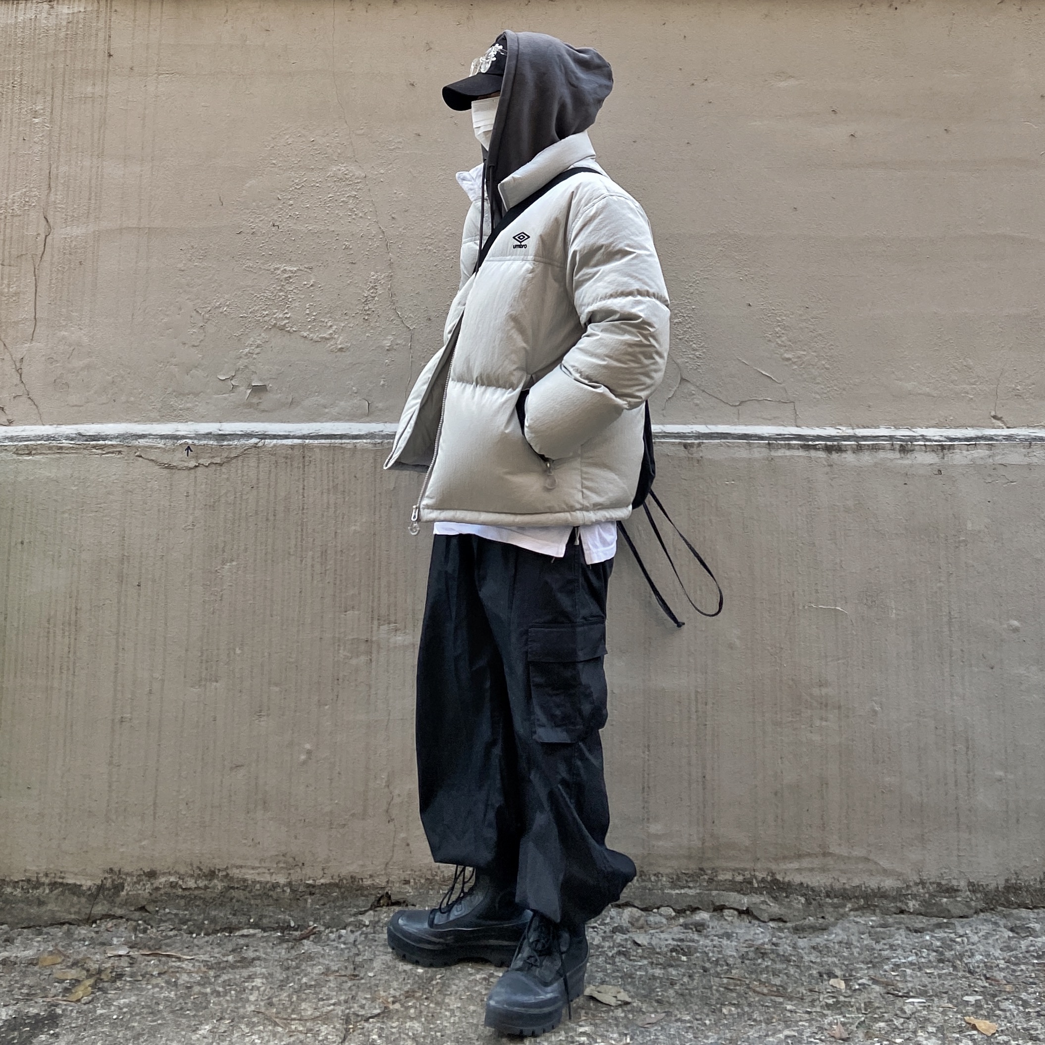 Darkr8m Studio White Logo Cap, Converse x Ambush Chuck Taylor All Star Duck Boot Black 착용 스타일