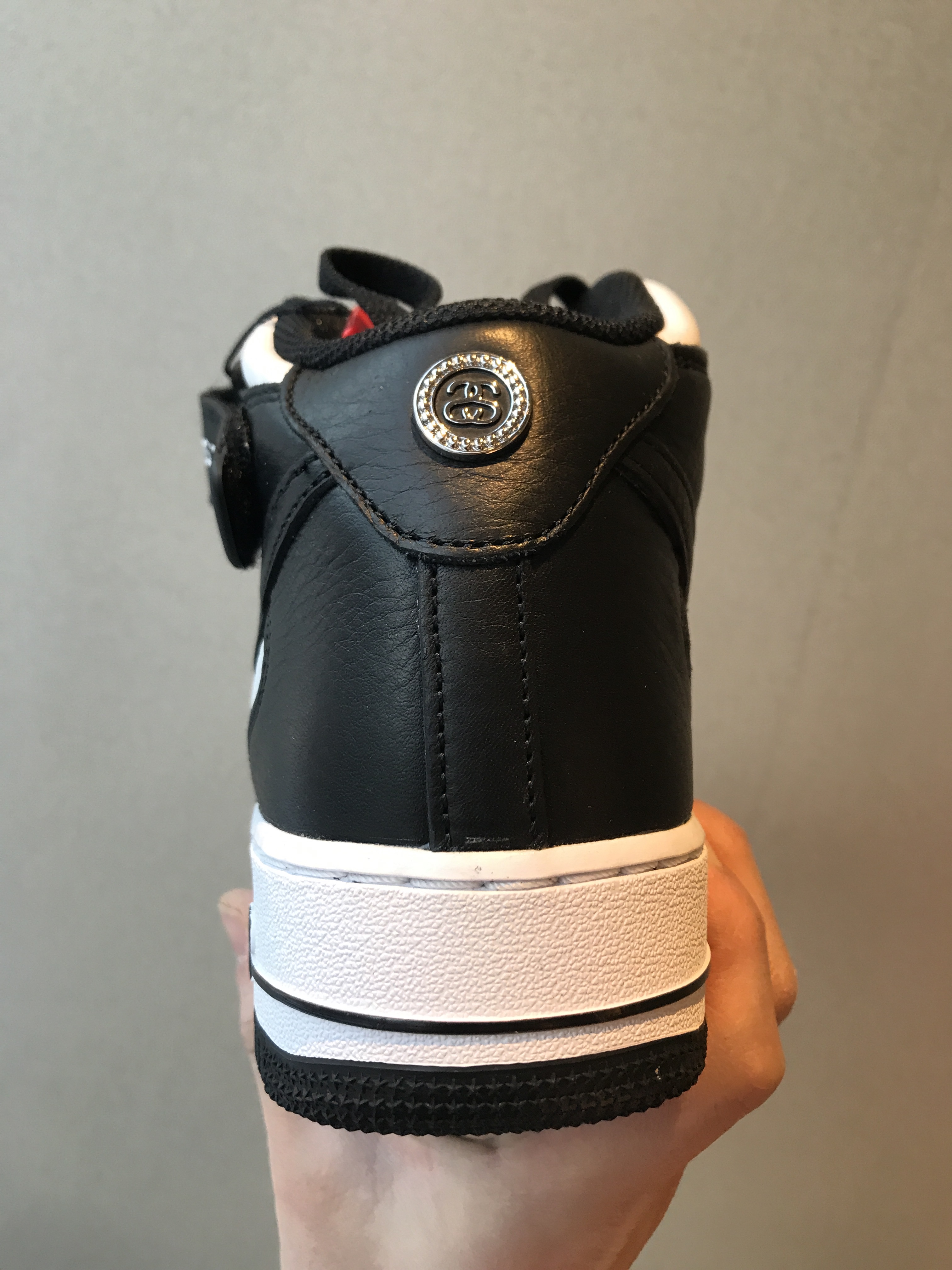 Nike x Stussy Air Force 1 '07 Mid SP Black and Light Bone 착용 스타일 - 4