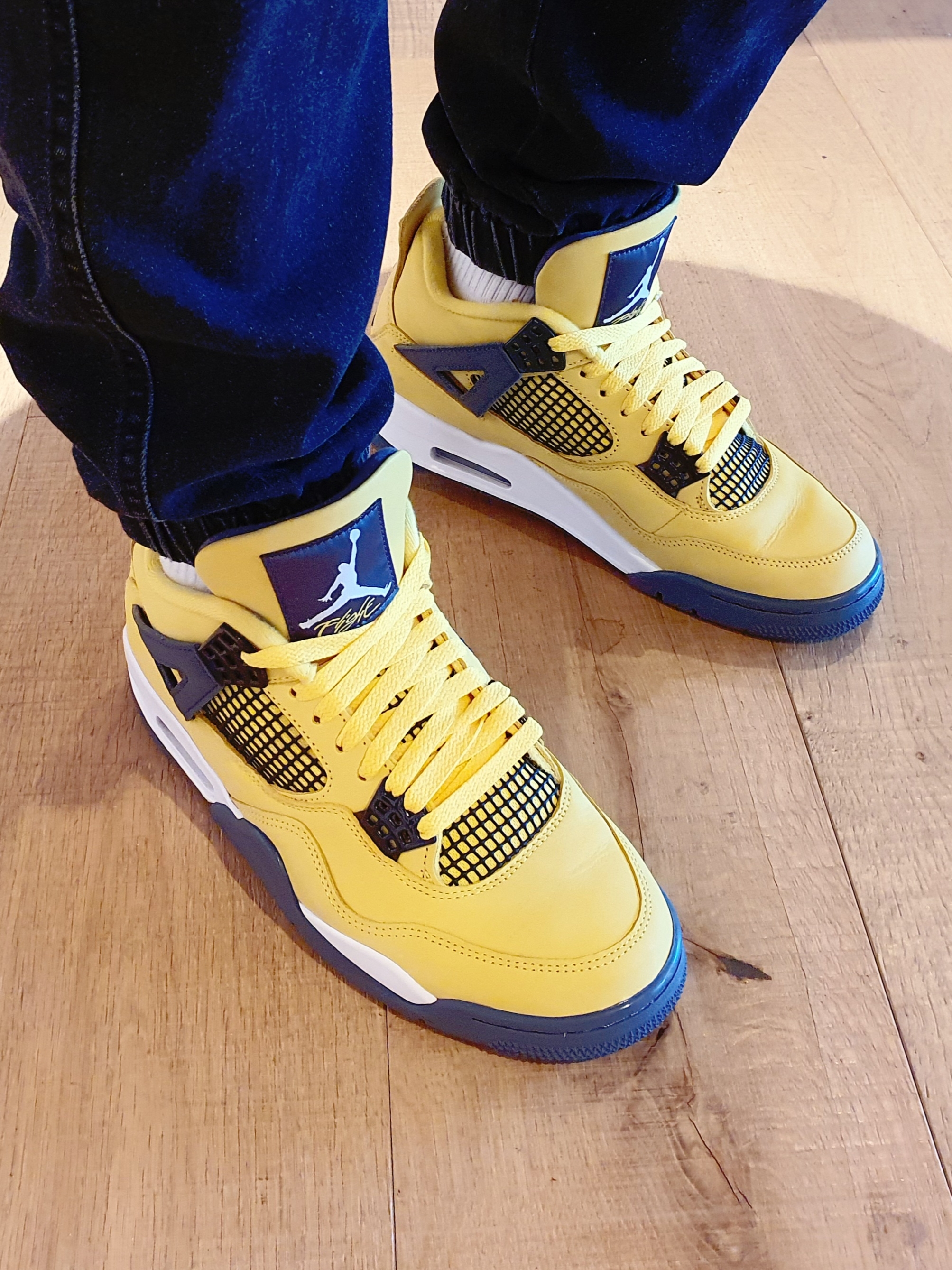 Jordan 4 Retro Tour Yellow 착용 스타일 - 1