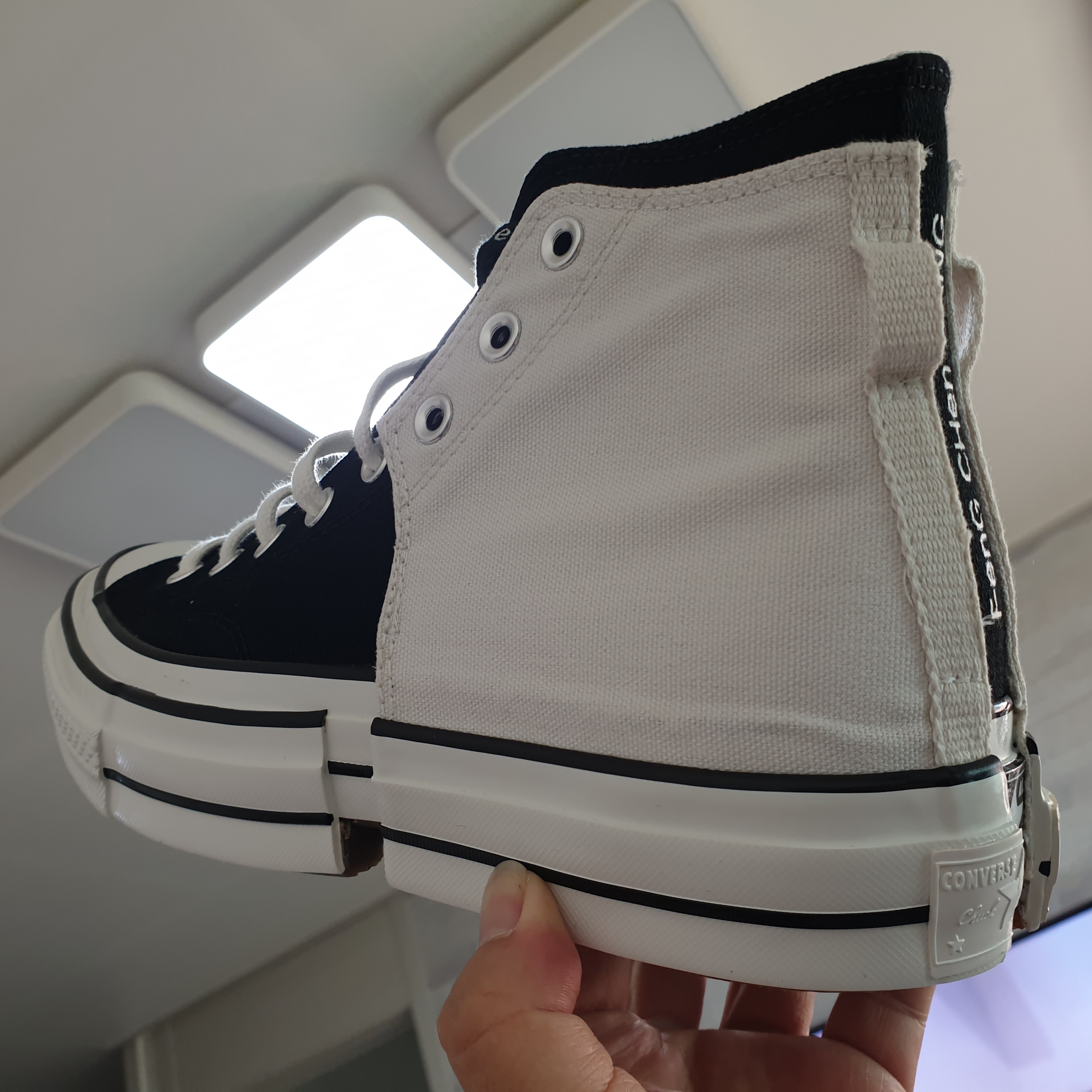 Converse x Feng Chen Wang Chuck 70 2-in-1 Natural Ivory Black 착용 스타일 - 1