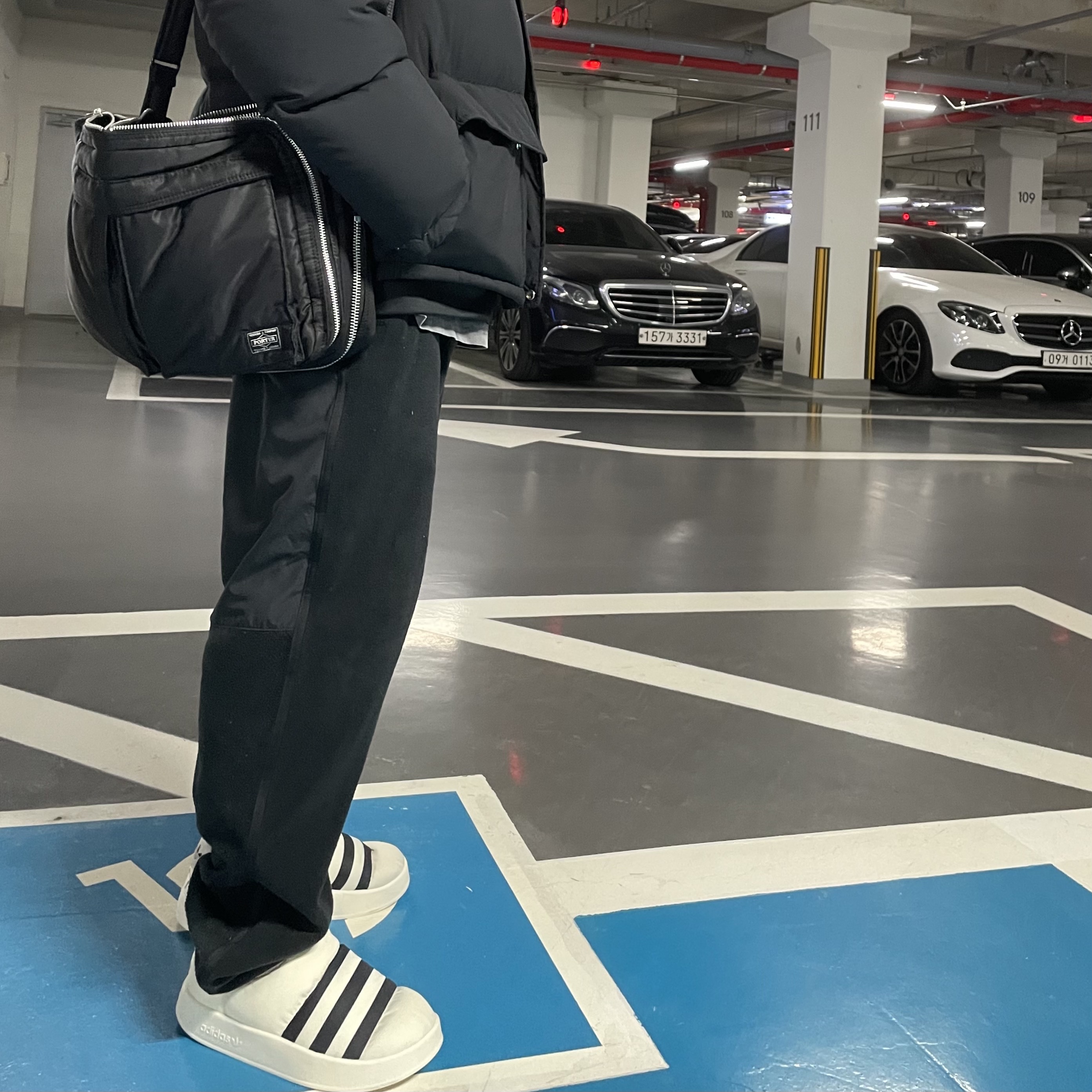 Adidas Puffylette Off White, Nike x Undercover Overbreak SP Overcast 착용 스타일 - 1