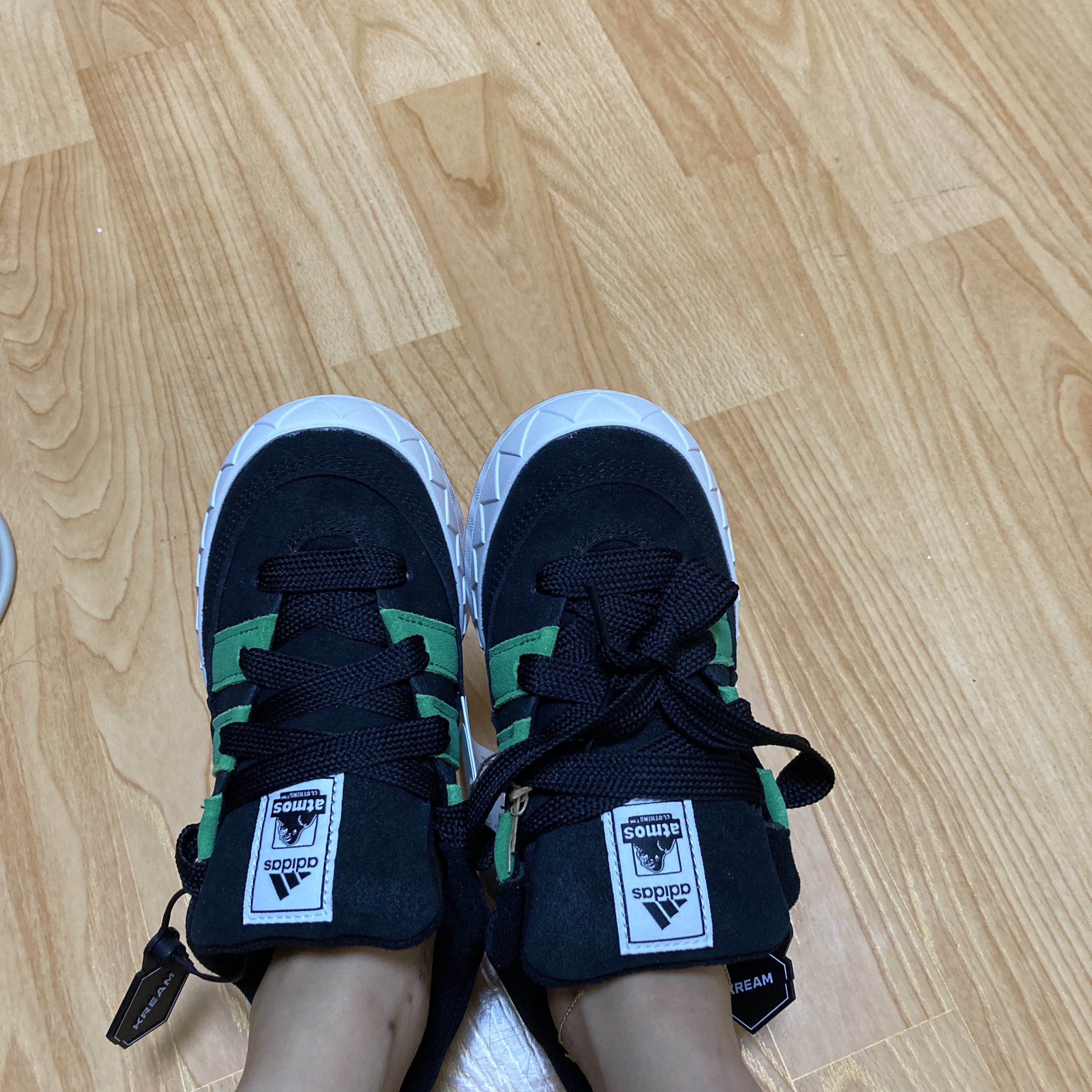 Adidas x Atmos x XLarge Adimatic Core Black Green 착용 스타일