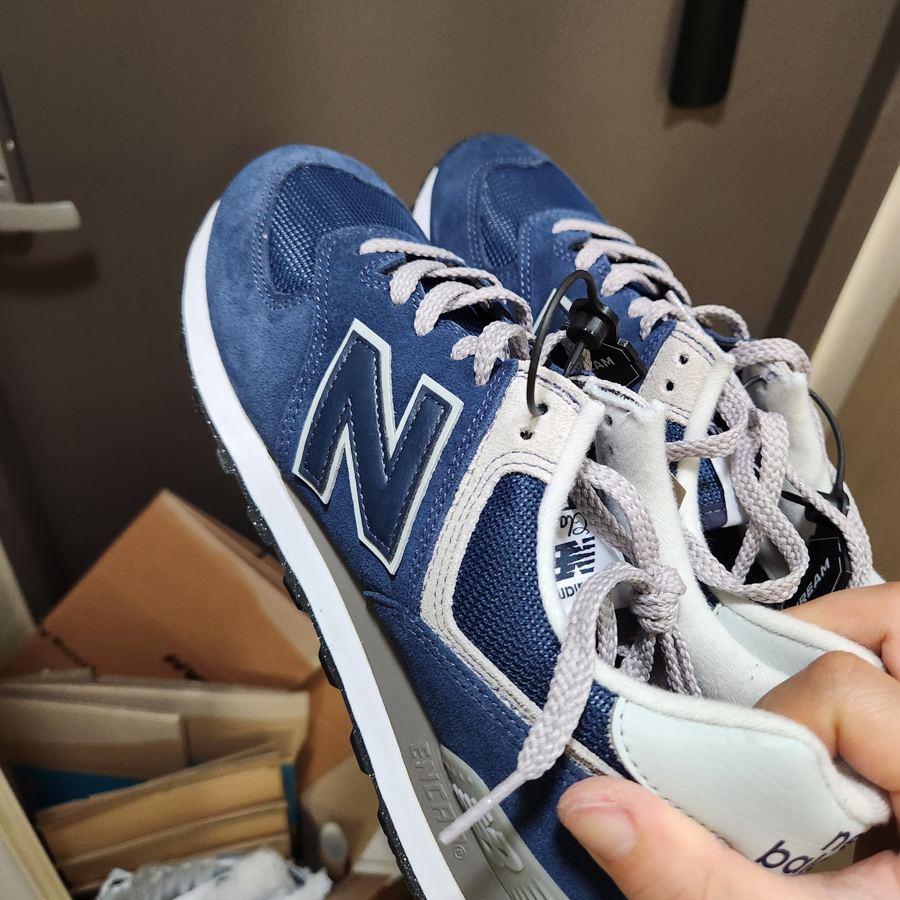 New Balance 574 Navy - D Standard 착용 스타일