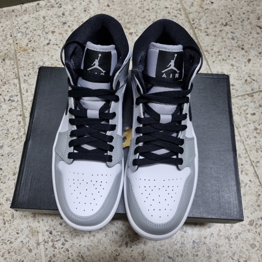 Jordan 1 Mid Light Smoke Grey 착용 스타일