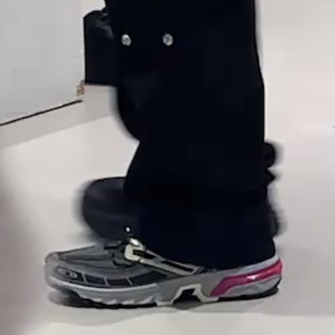 Salomon ACS Pro ADV Black Alloy 착용 스타일 - 4