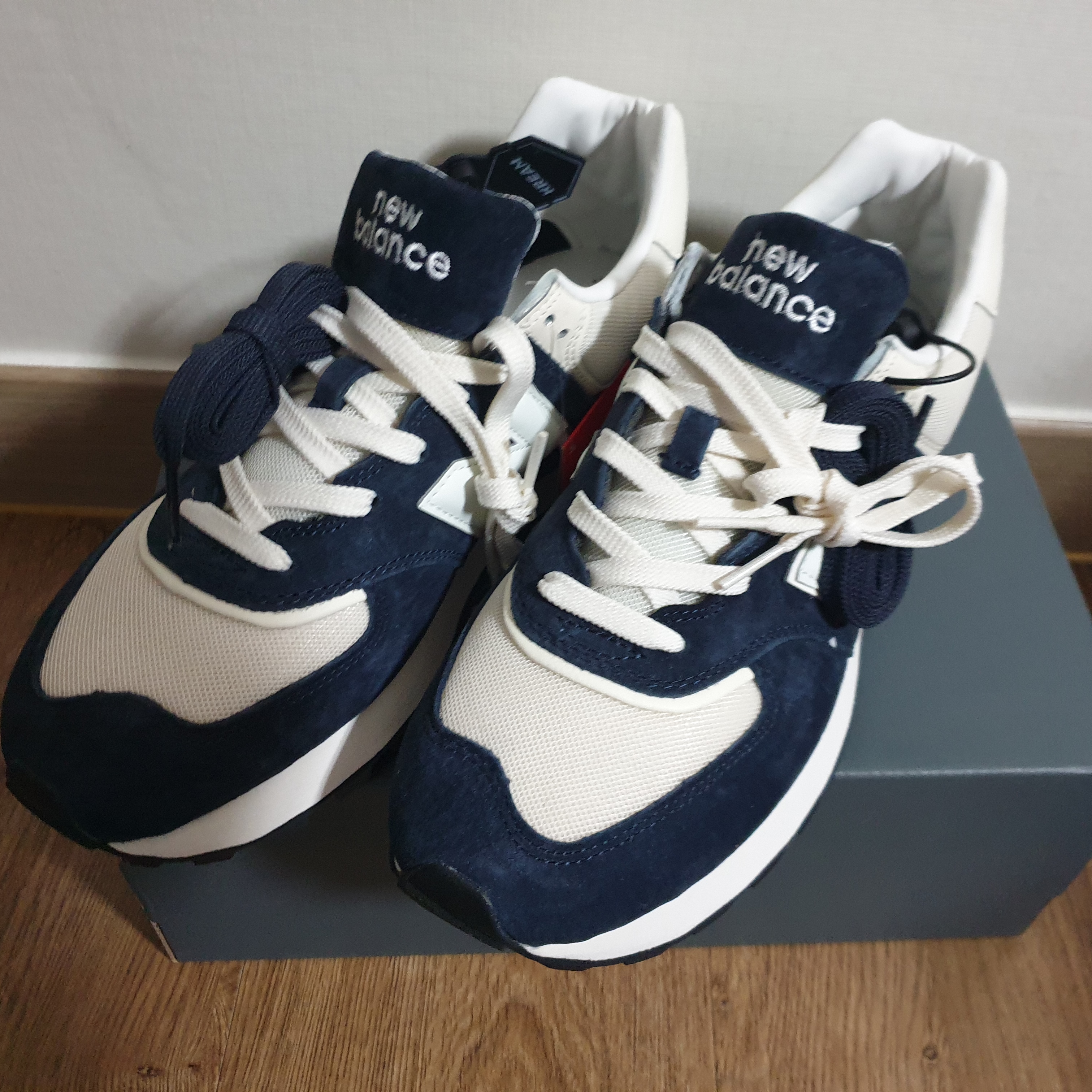 New Balance 574 Legacy Navy Blue 착용 스타일