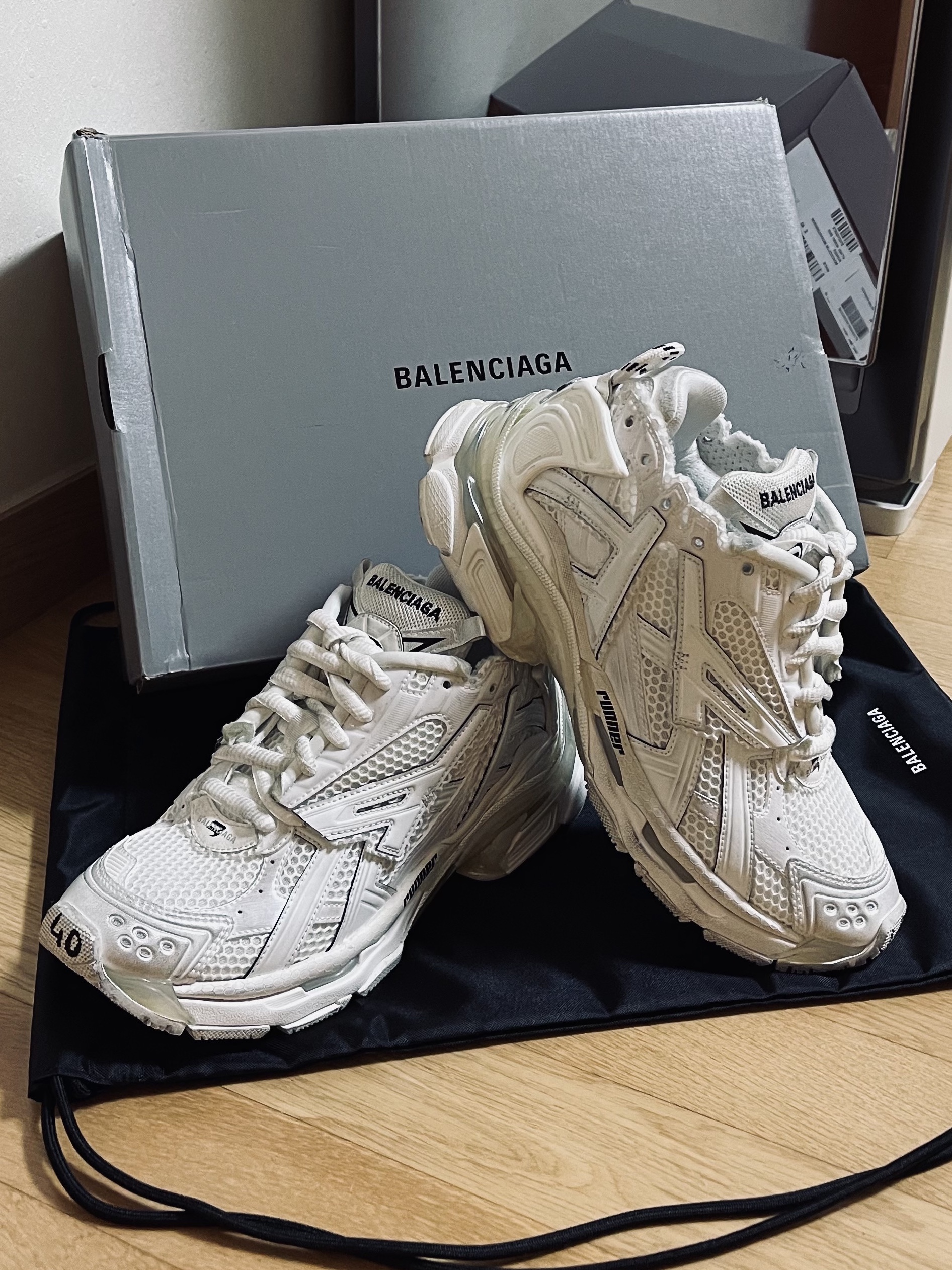 Balenciaga Runner Sneakers White, Balenciaga Runner Sneakers White 착용 스타일
