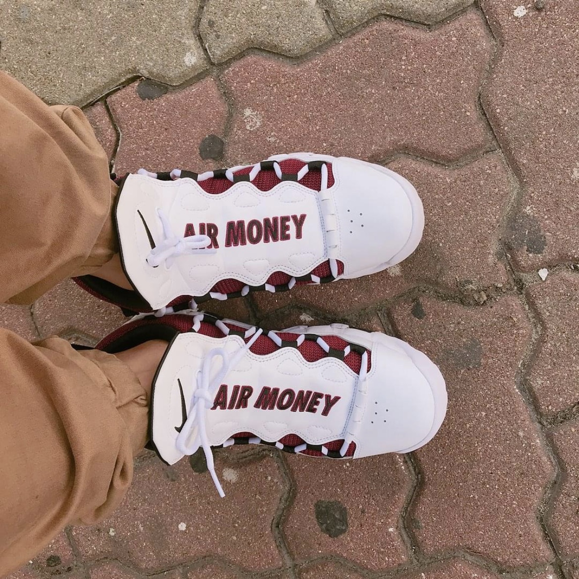 Nike Air More Money White Black Team Red 착용 스타일
