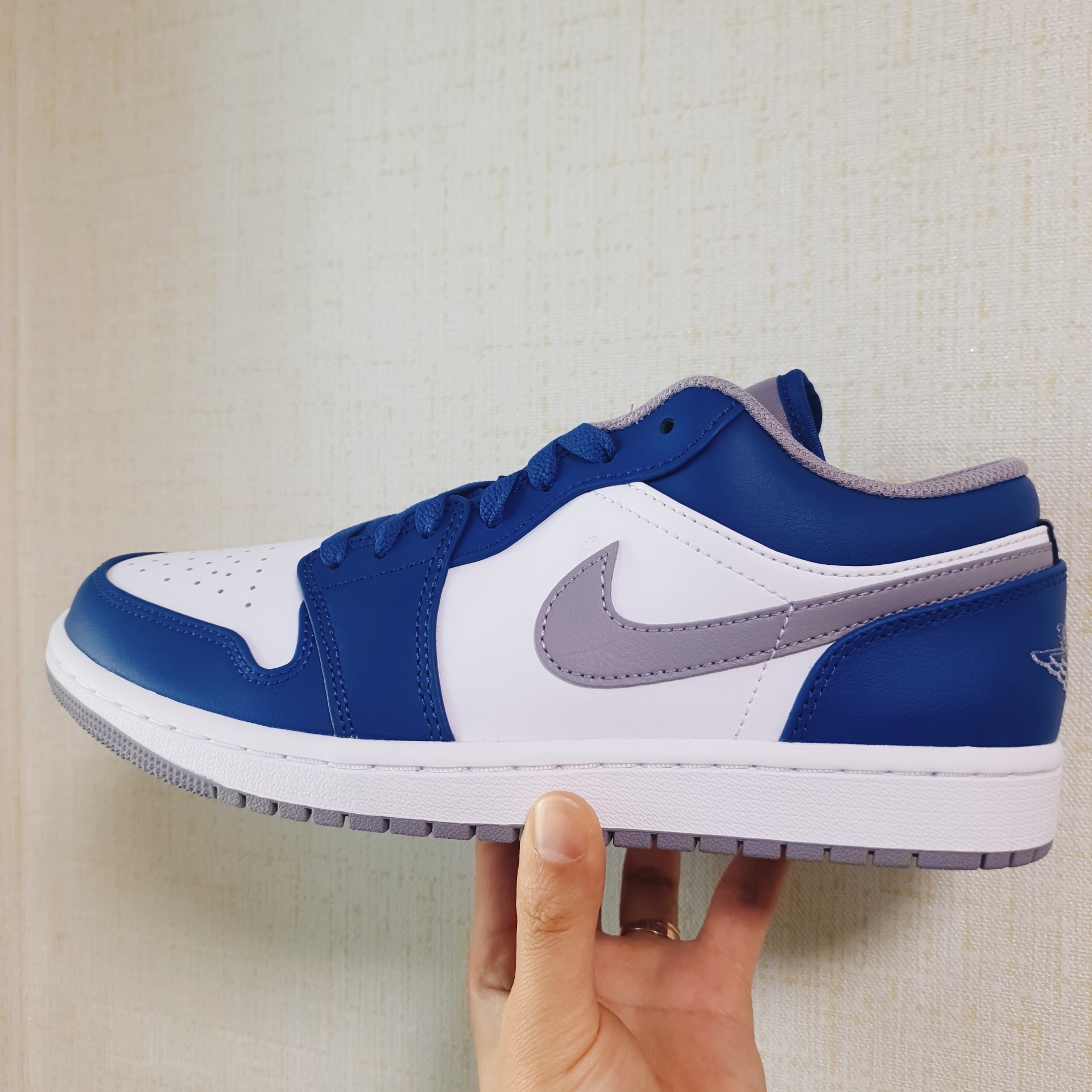 Jordan 1 Low True Blue Cement Grey 착용 스타일