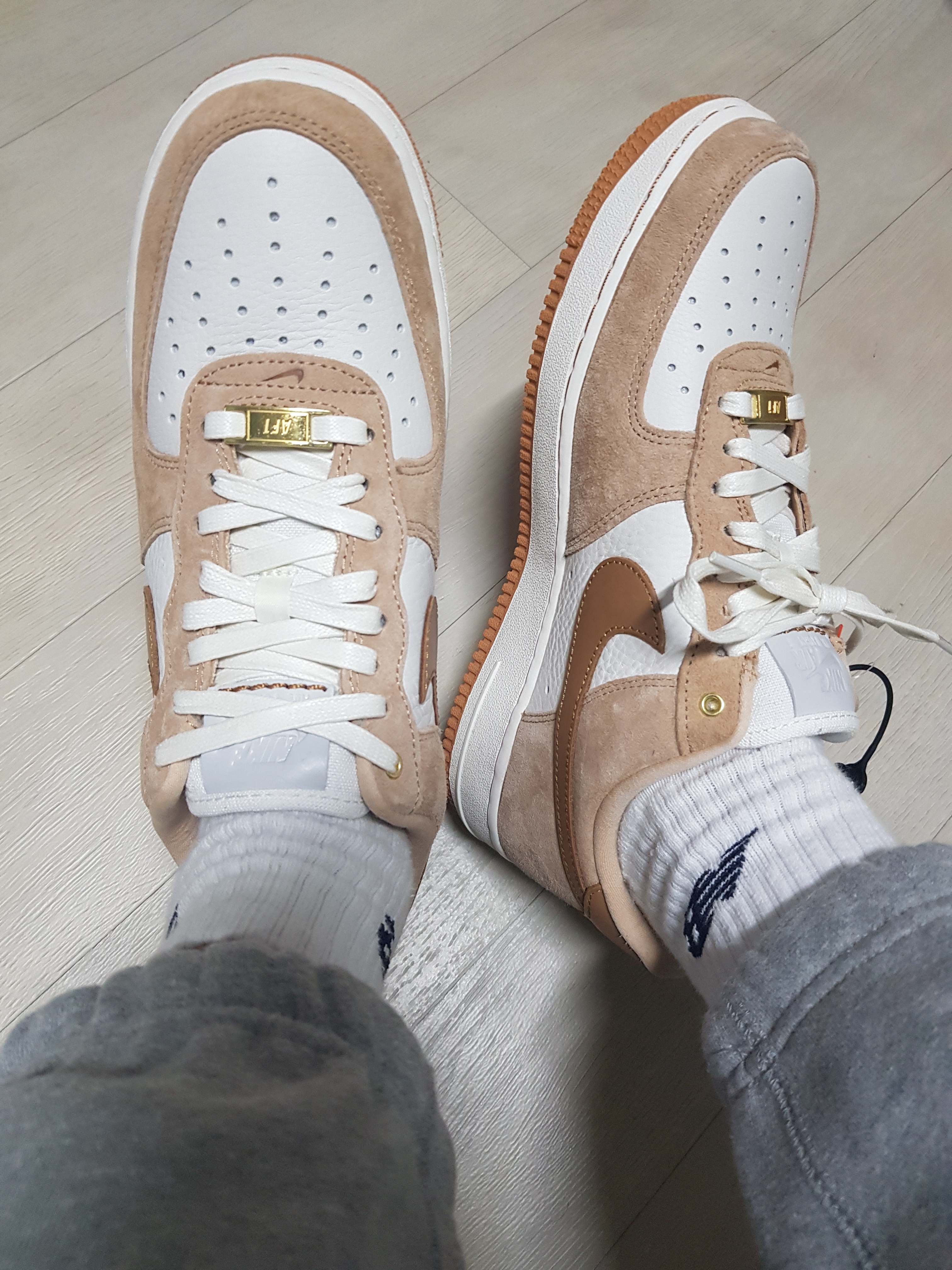 (W) Nike Air Force 1 LXX Flax 착용 스타일