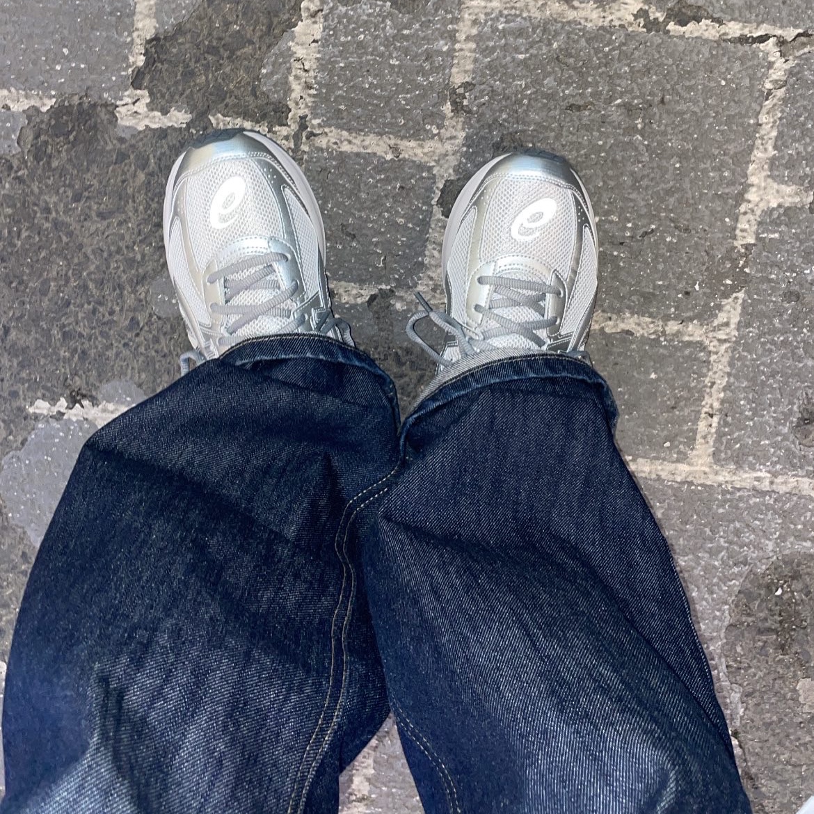 Asics Jog 100 S SMU Glacier Grey Pure Silver - 2E Wide 착용 스타일