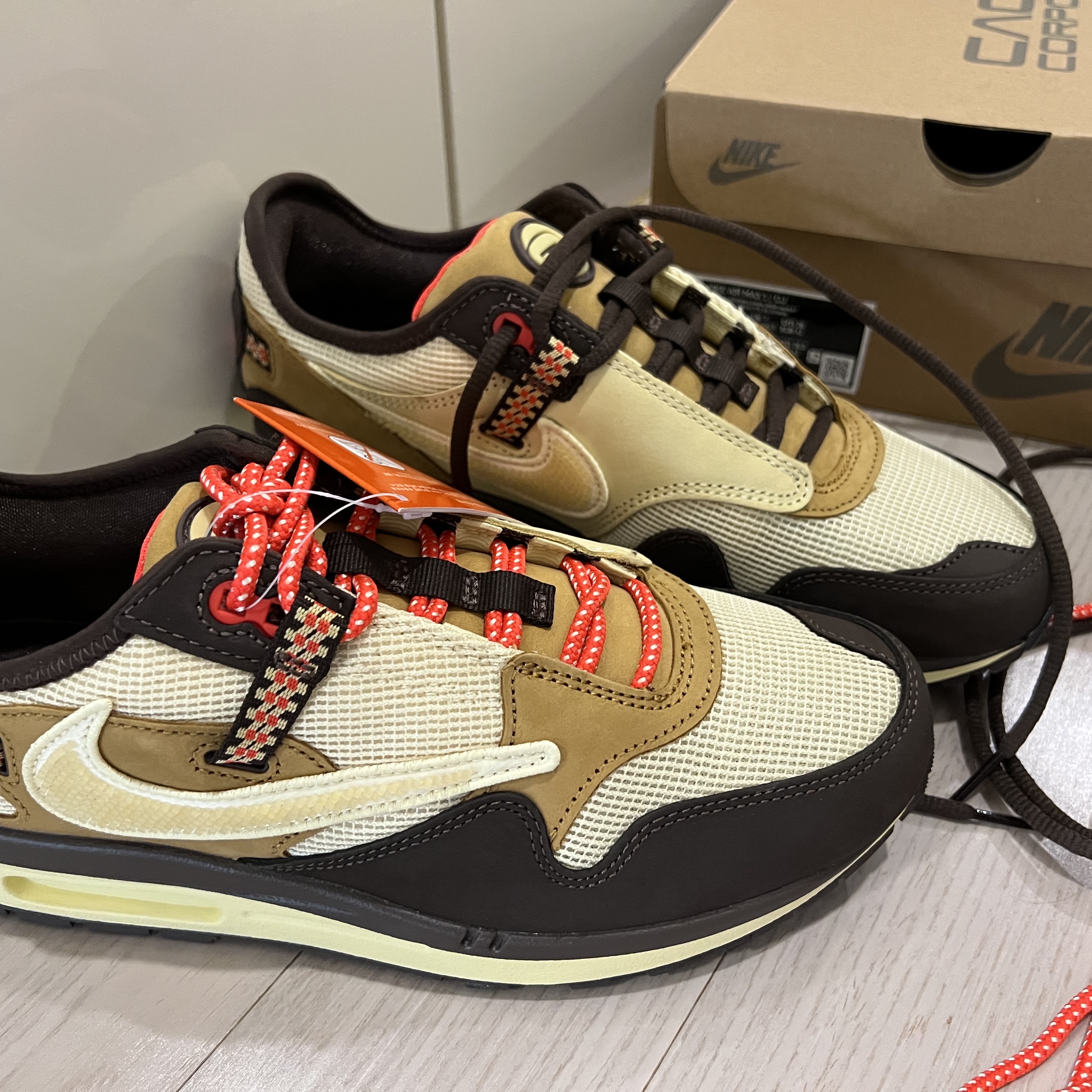 Nike x Travis Scott Air Max 1 Cact.us Brown 착용 스타일