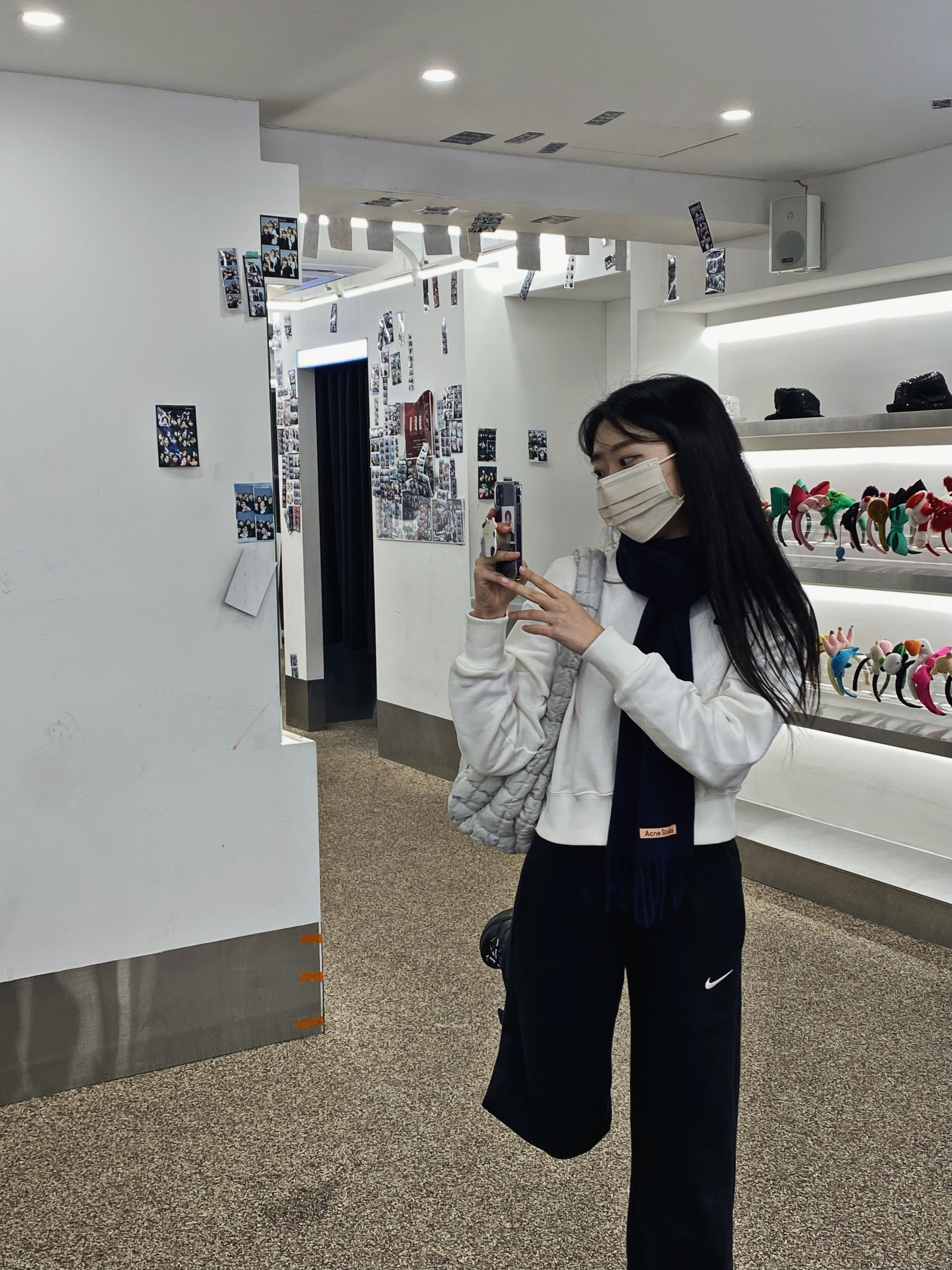 Nike x Supreme Air Force 1 Low Black, COS Quilted Mini Bag Light Grey 착용 스타일 - 2