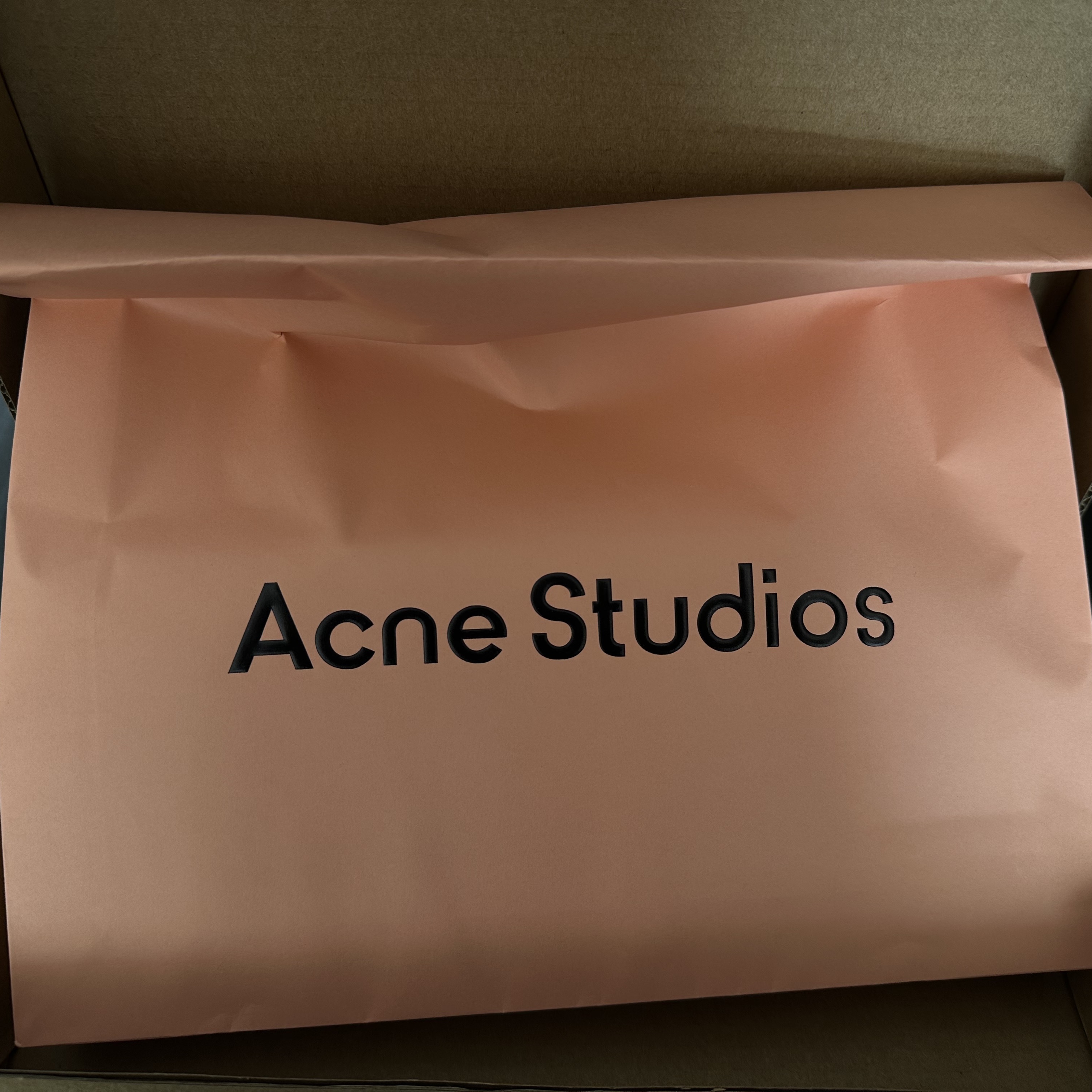 Acne Studios Face Logo Beanie Black Yellow 착용 스타일 - 2