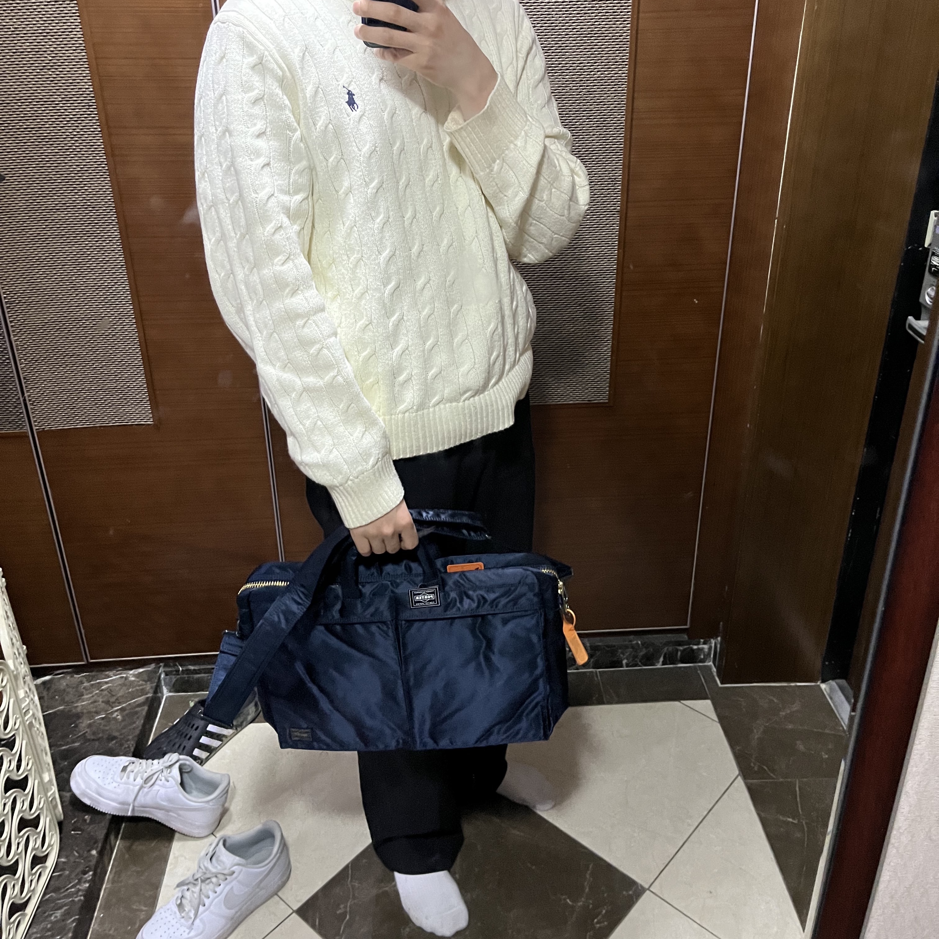 Porter Tanker 2Way Briefcase Iron Blue 착용 스타일