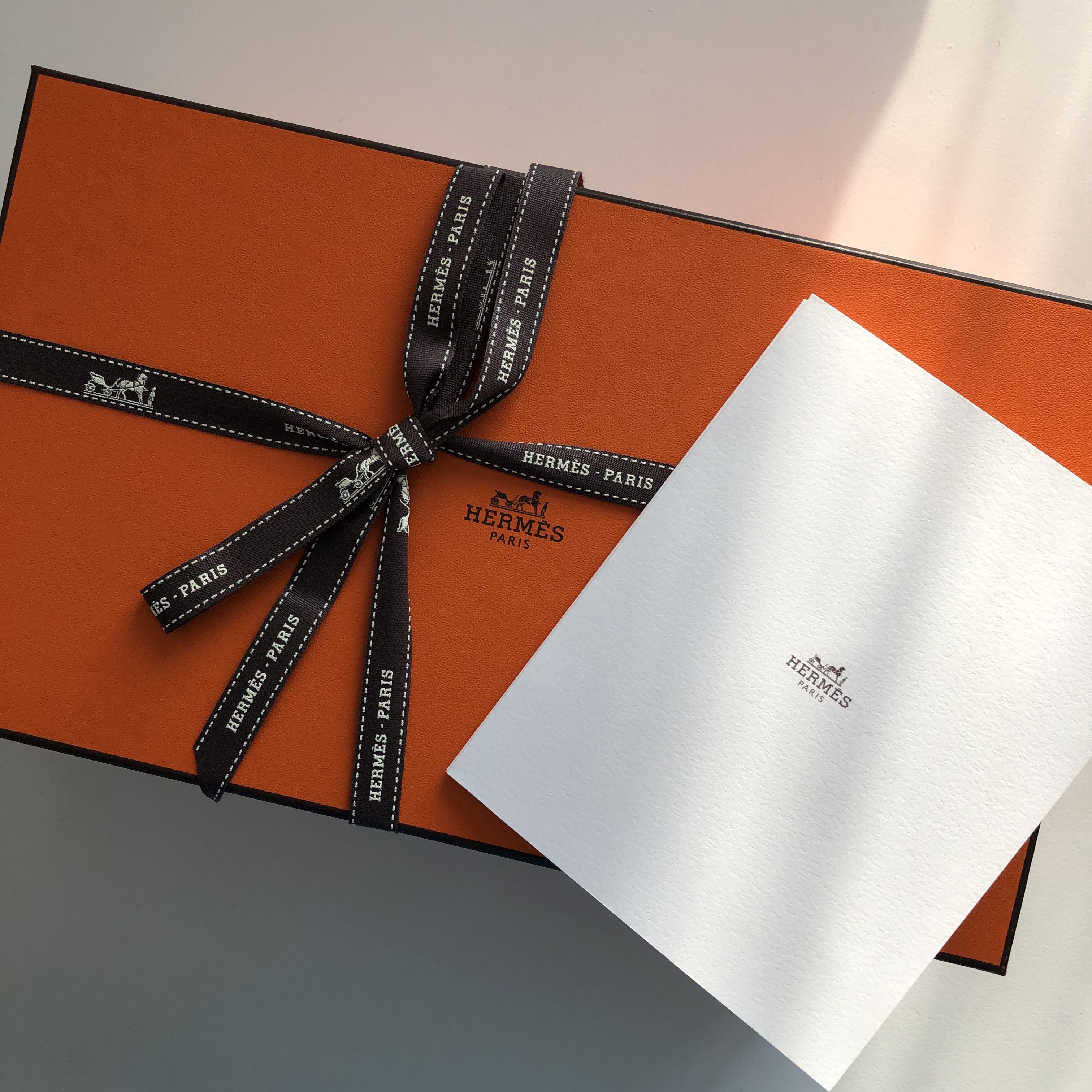 Hermes Izmir Sandal Calfskin & Noir 착용 스타일