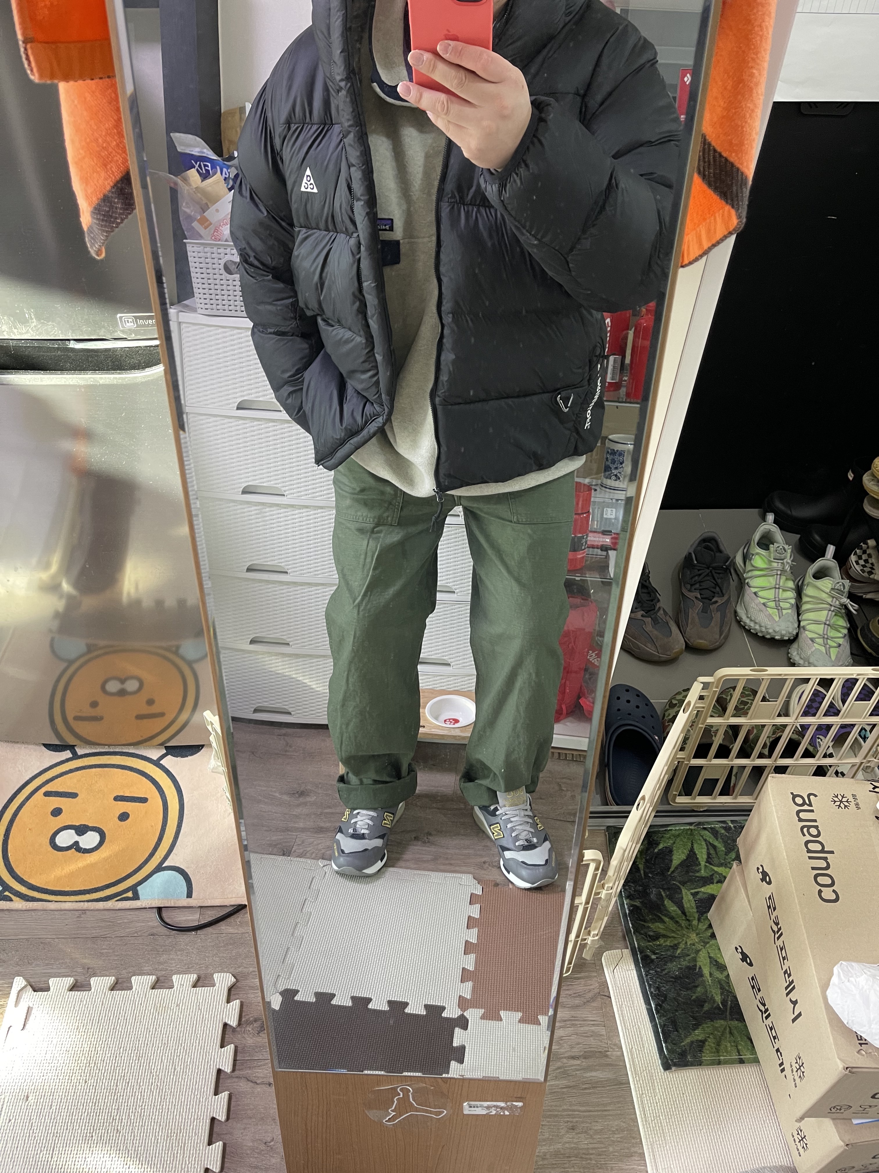 Nike ACG Therma-Fit ADV Lunar Lake Puffer Jacket Black - US/EU, Patagonia Synchilla Snap-T Fleece Pullover Oatmeal Heather 착용 스타일 - 1