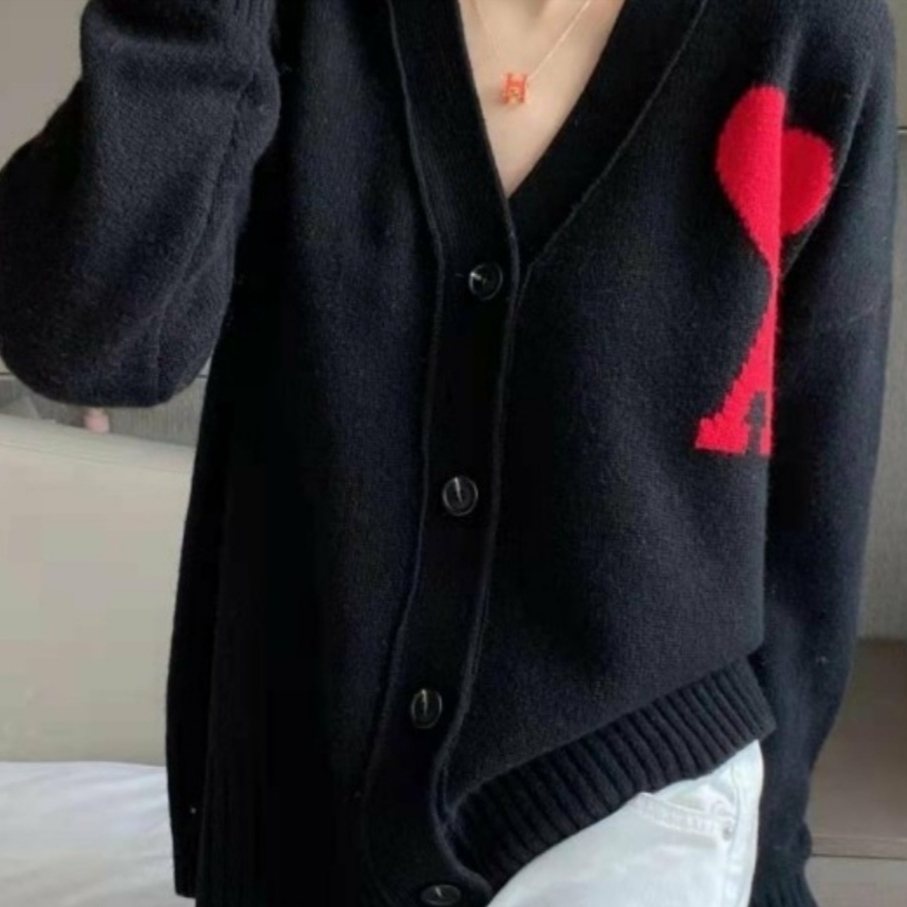 AMI de Coeur Oversize Intarsia Cardigan Black 착용 스타일