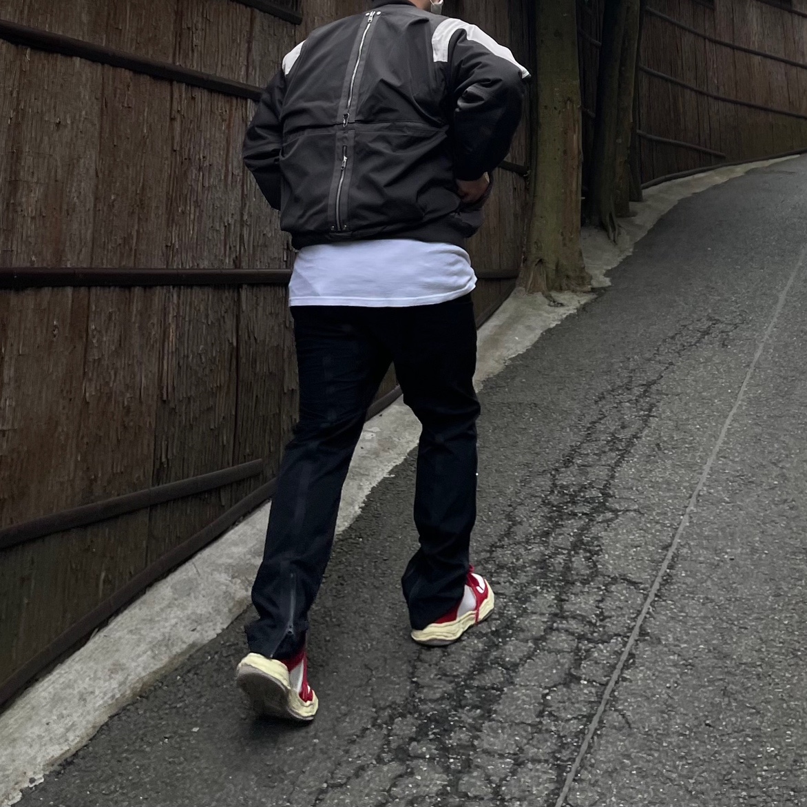 Undermycar Wani Kame Multi Block Pocket Turtle Bomber Driftwood - 22FW, Undermycar Amsell Multi Taping Teeth Pants Raven - 22SS 착용 스타일 - 3