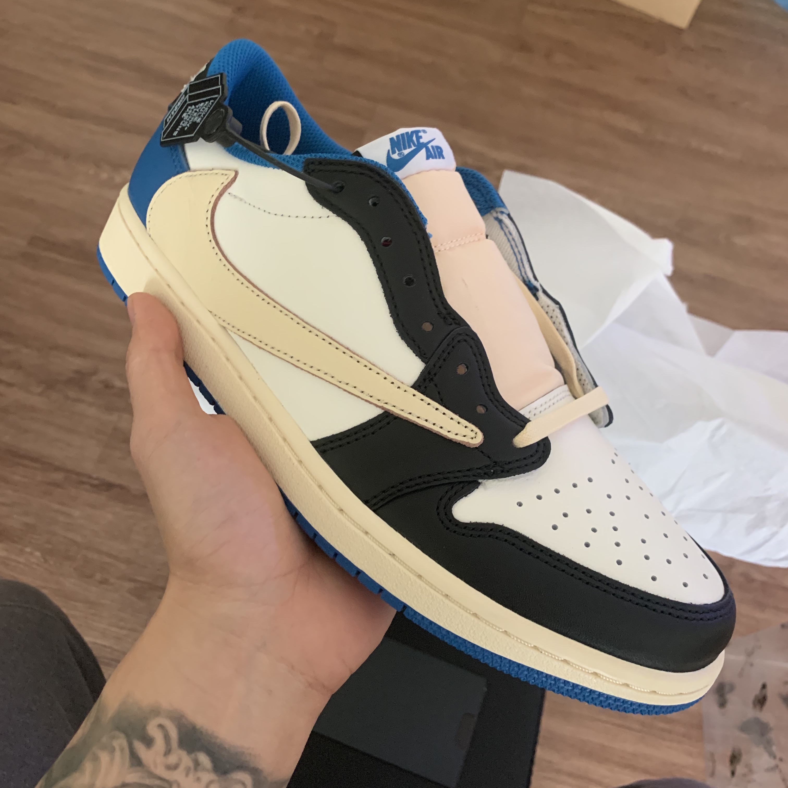Jordan 1 x Travis Scott x Fragment Retro Low OG SP Military Blue 착용 스타일