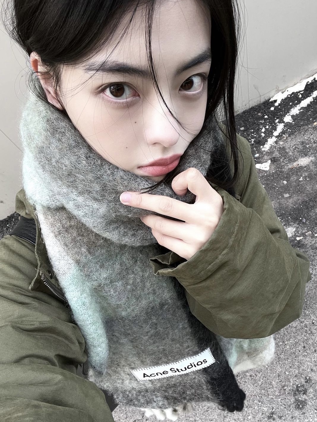 Acne Studios Mohair Check Muffler Grey Green Black 착용 스타일 - 1