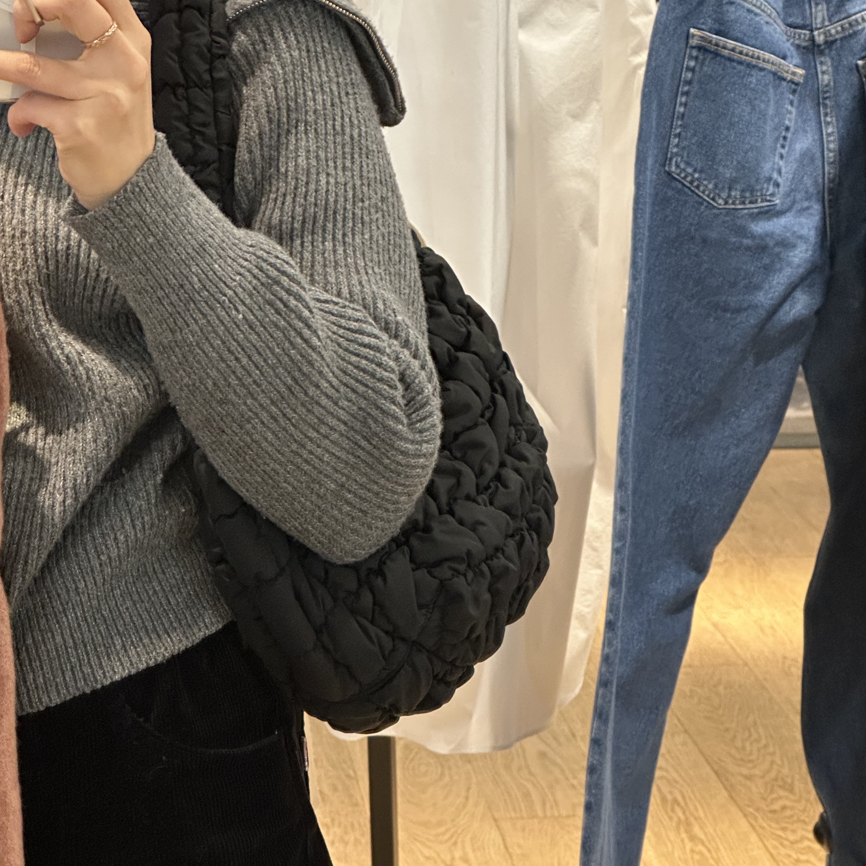 COS Quilted Mini Bag Black 착용 스타일