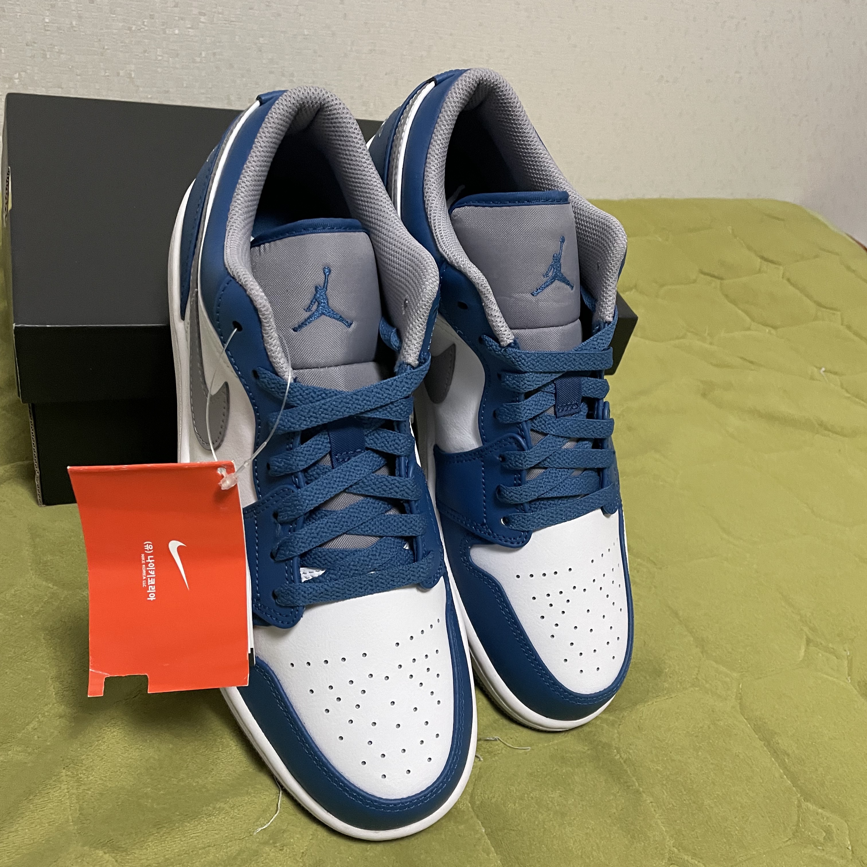 Jordan 1 Low True Blue Cement Grey 착용 스타일 - 2