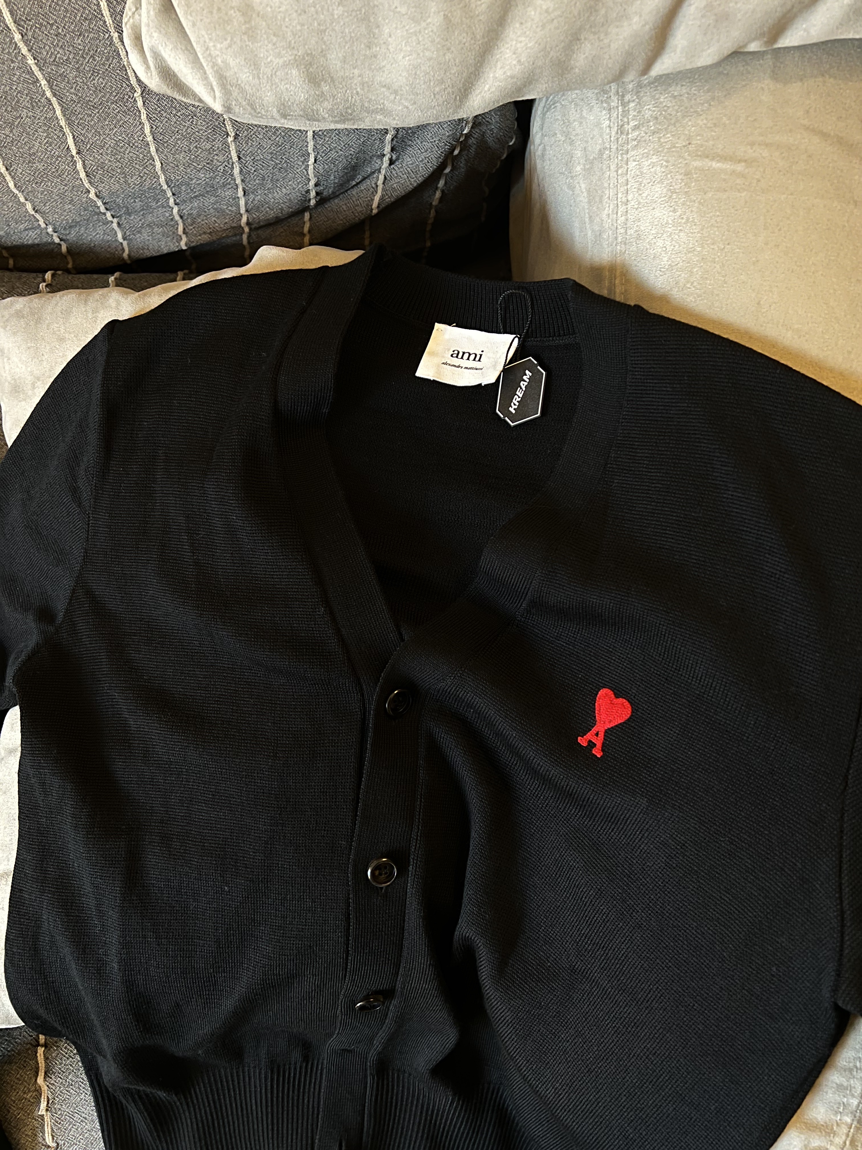 AMI de Coeur Wool Cardigan Black 착용 스타일 - 4