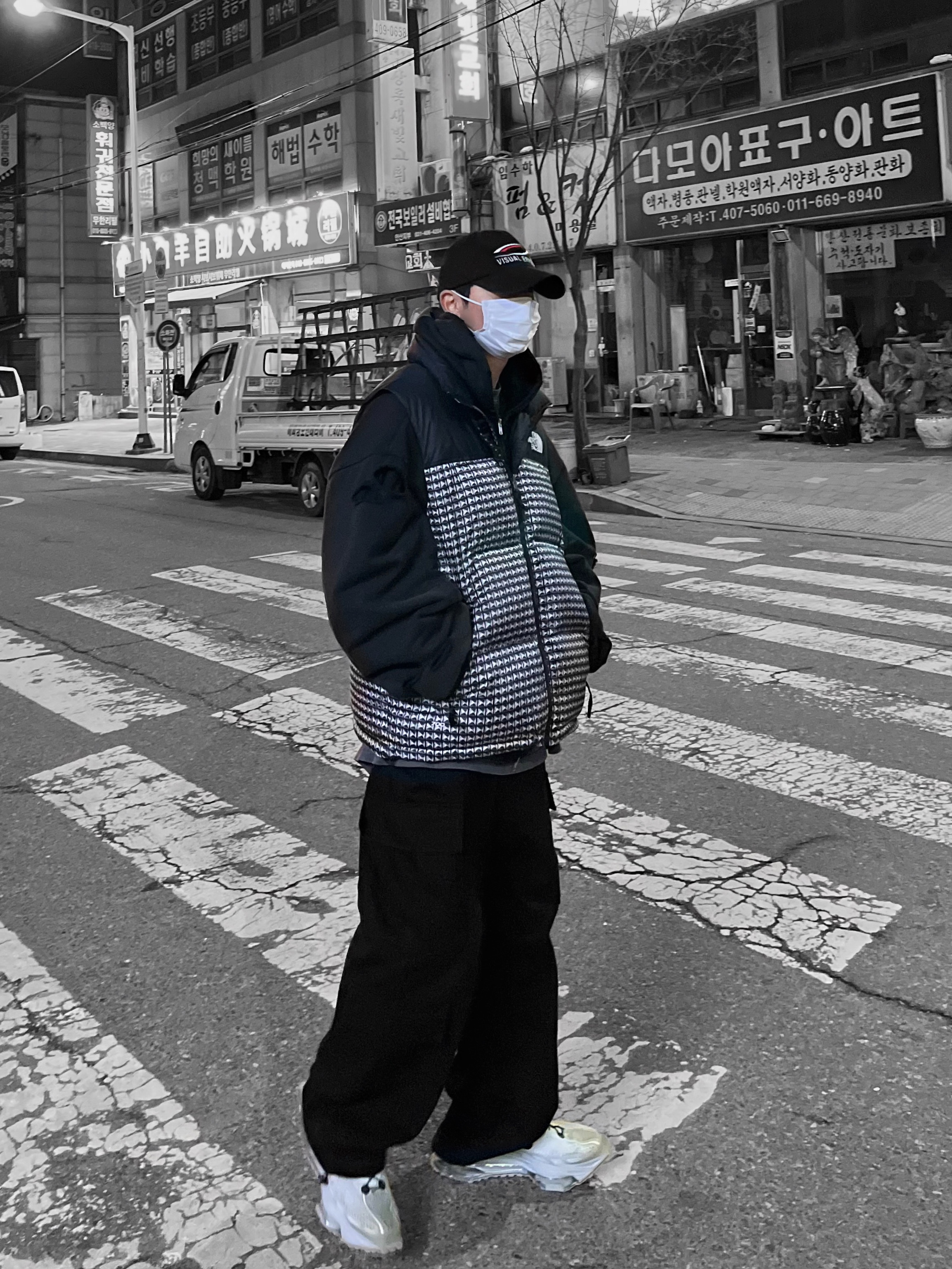 Supreme x The North Face Studded Nuptse Vest Black - 21SS, Nike x Matthew M Williams Zoom 004 Stone 착용 스타일