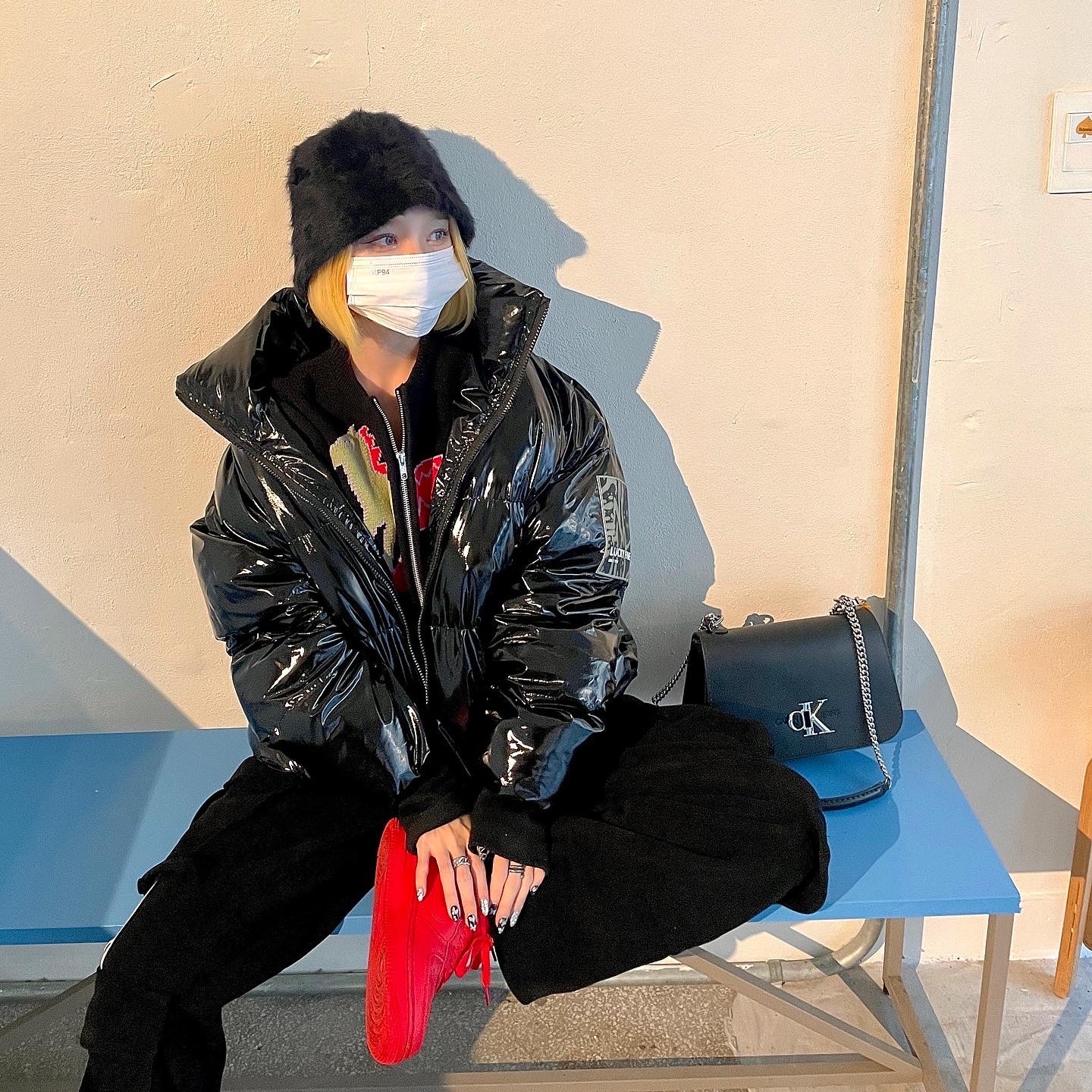 Nike Air Force 1 '07 LV8 Low 1 Triple Red 착용 스타일 - 2