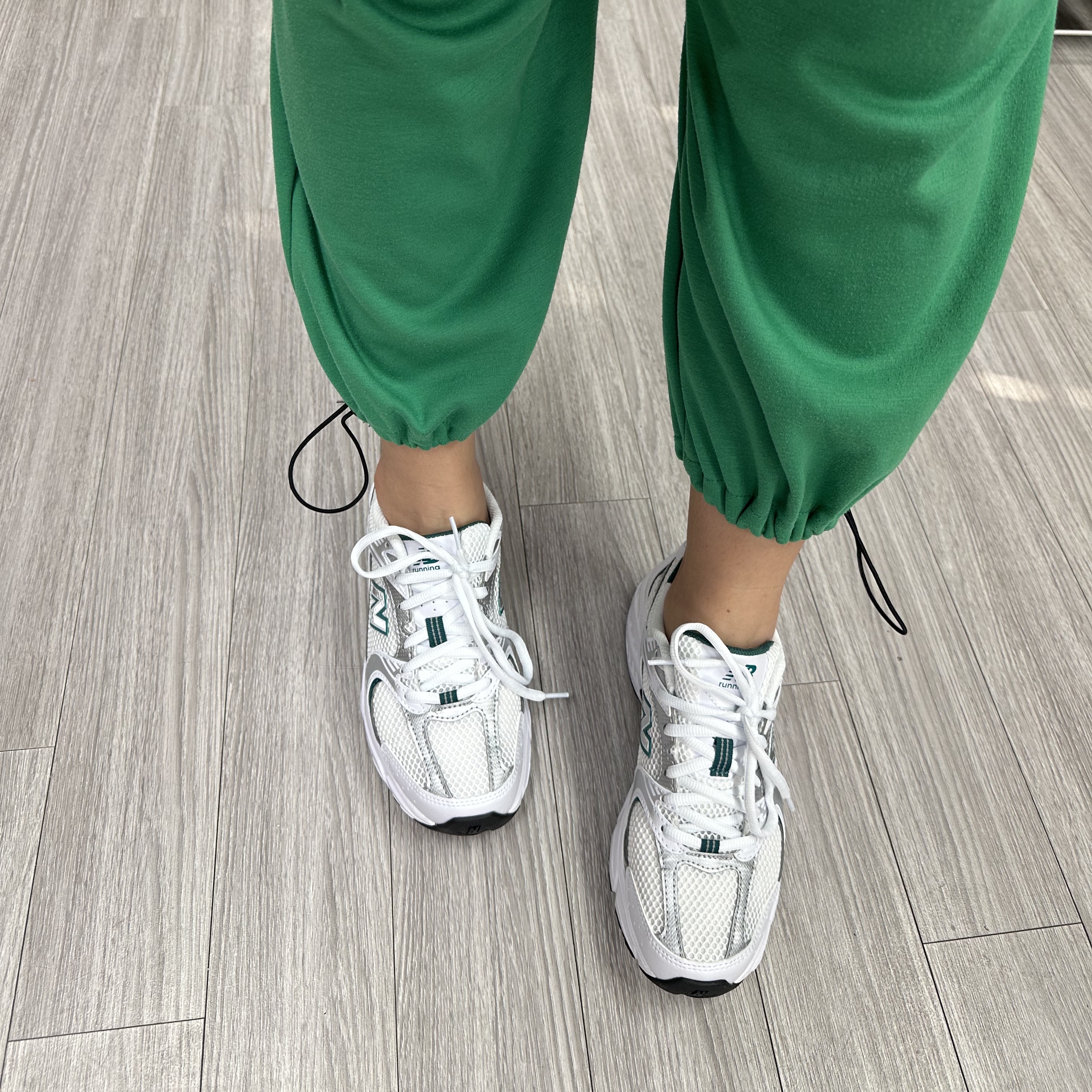 New Balance 530 White Mint 착용 스타일